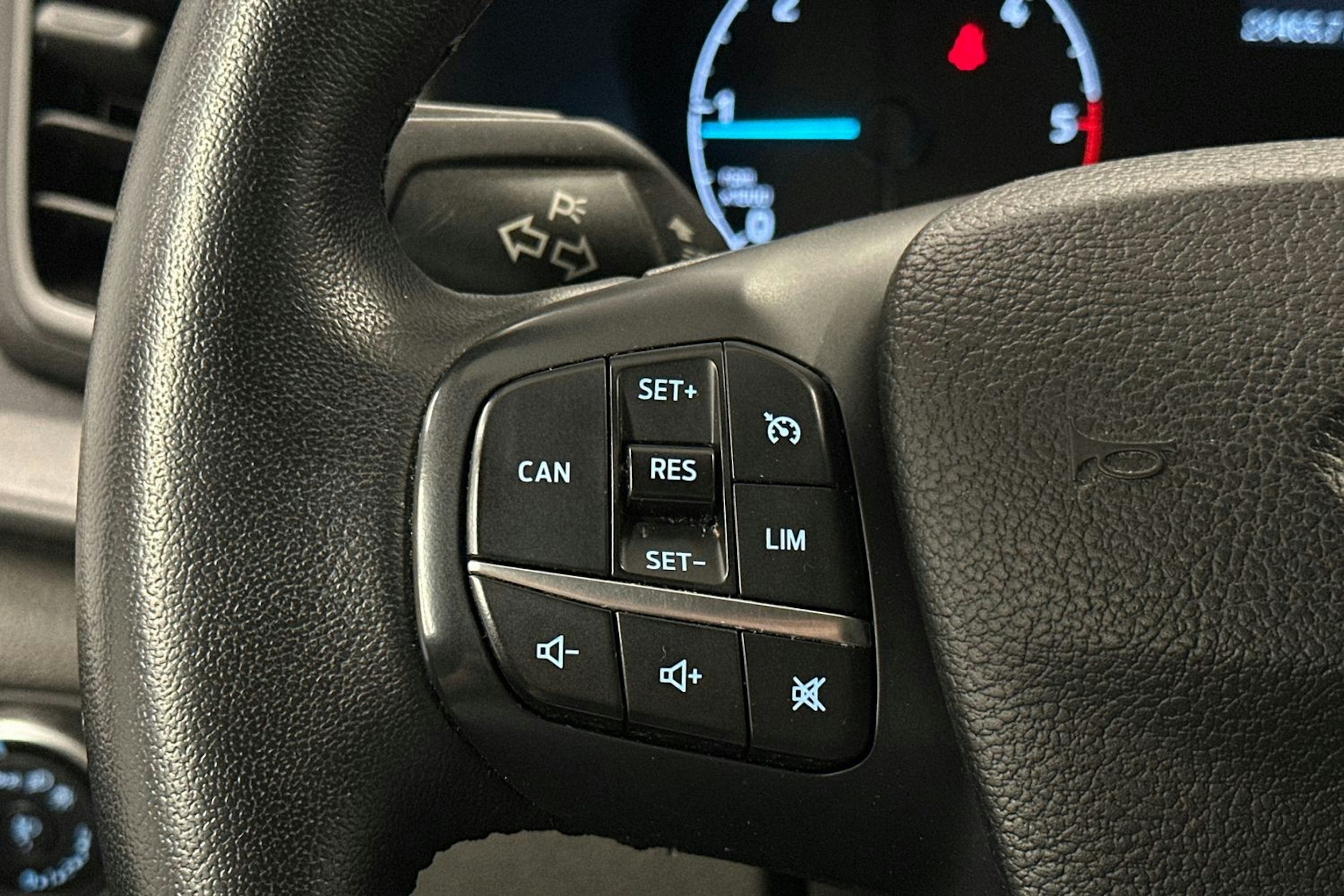 valkoinen Ford Transit Custom 2021 kuva 18.