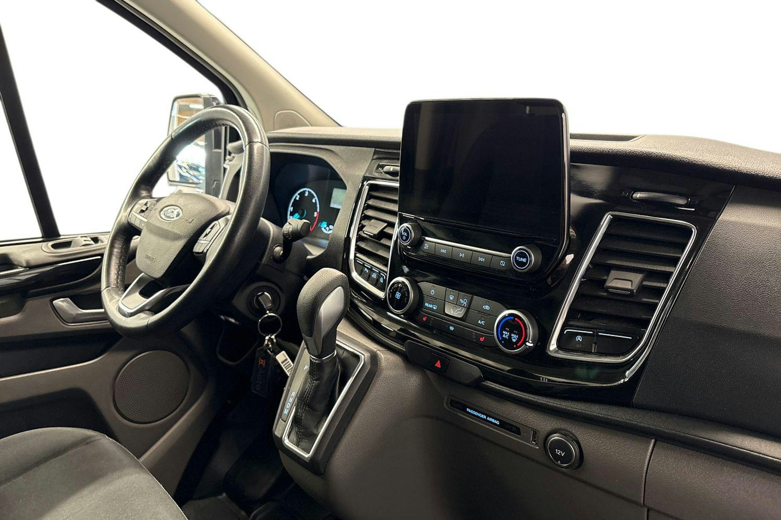 musta Ford Transit Custom 2021 kuva 11.