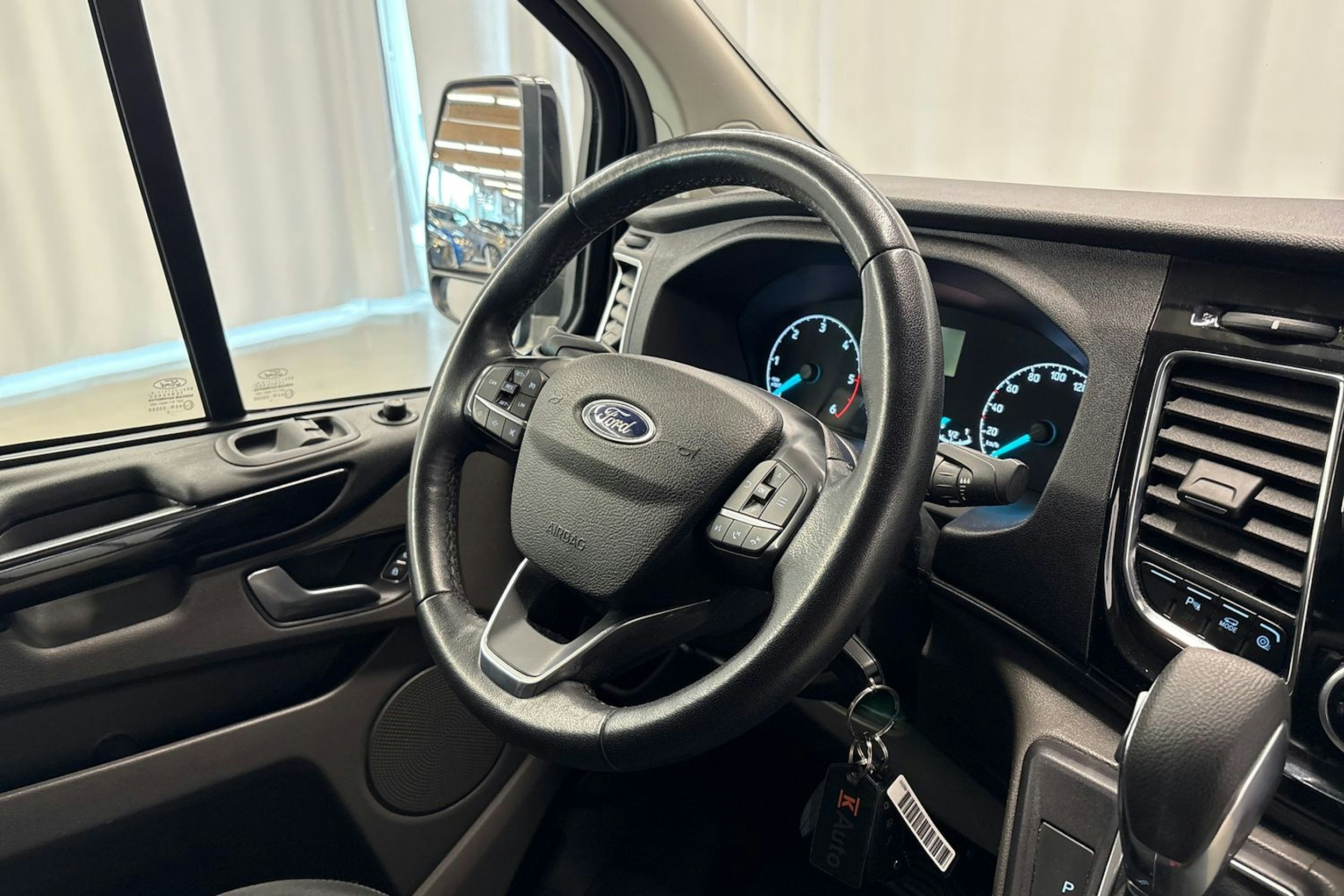 musta Ford Transit Custom 2021 kuva 13.