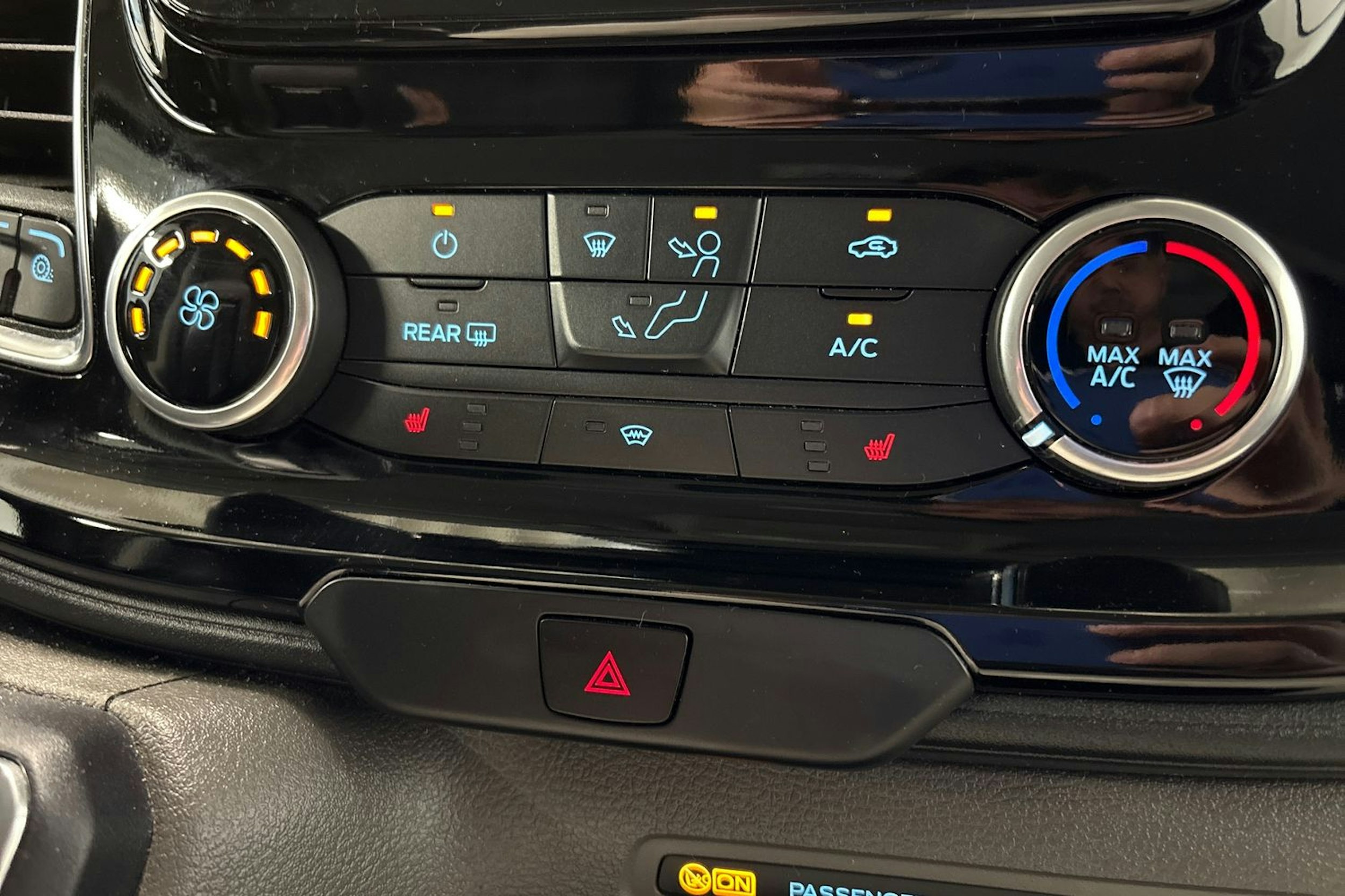 musta Ford Transit Custom 2021 kuva 27.