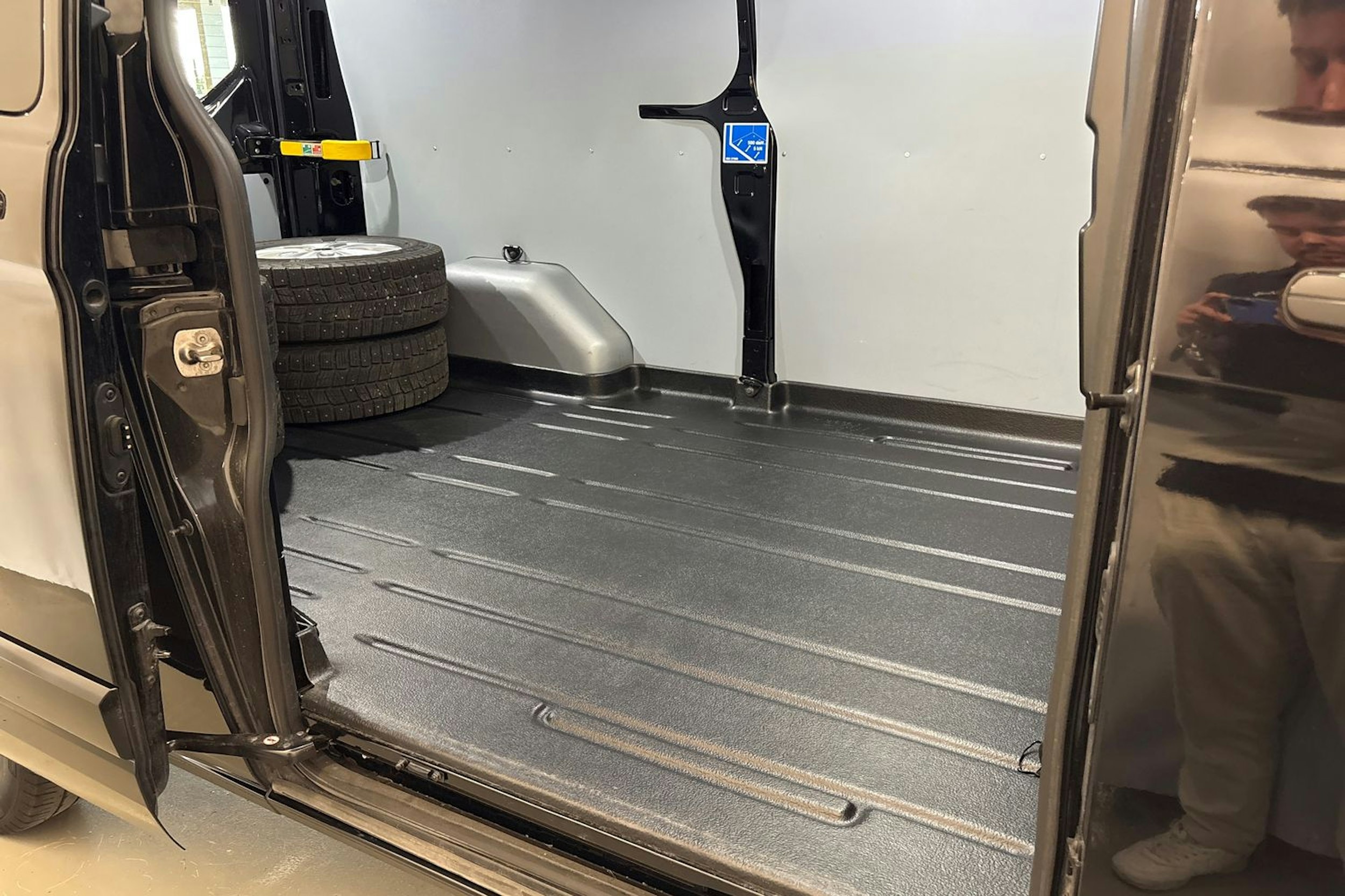 musta Ford Transit Custom 2021 kuva 28.