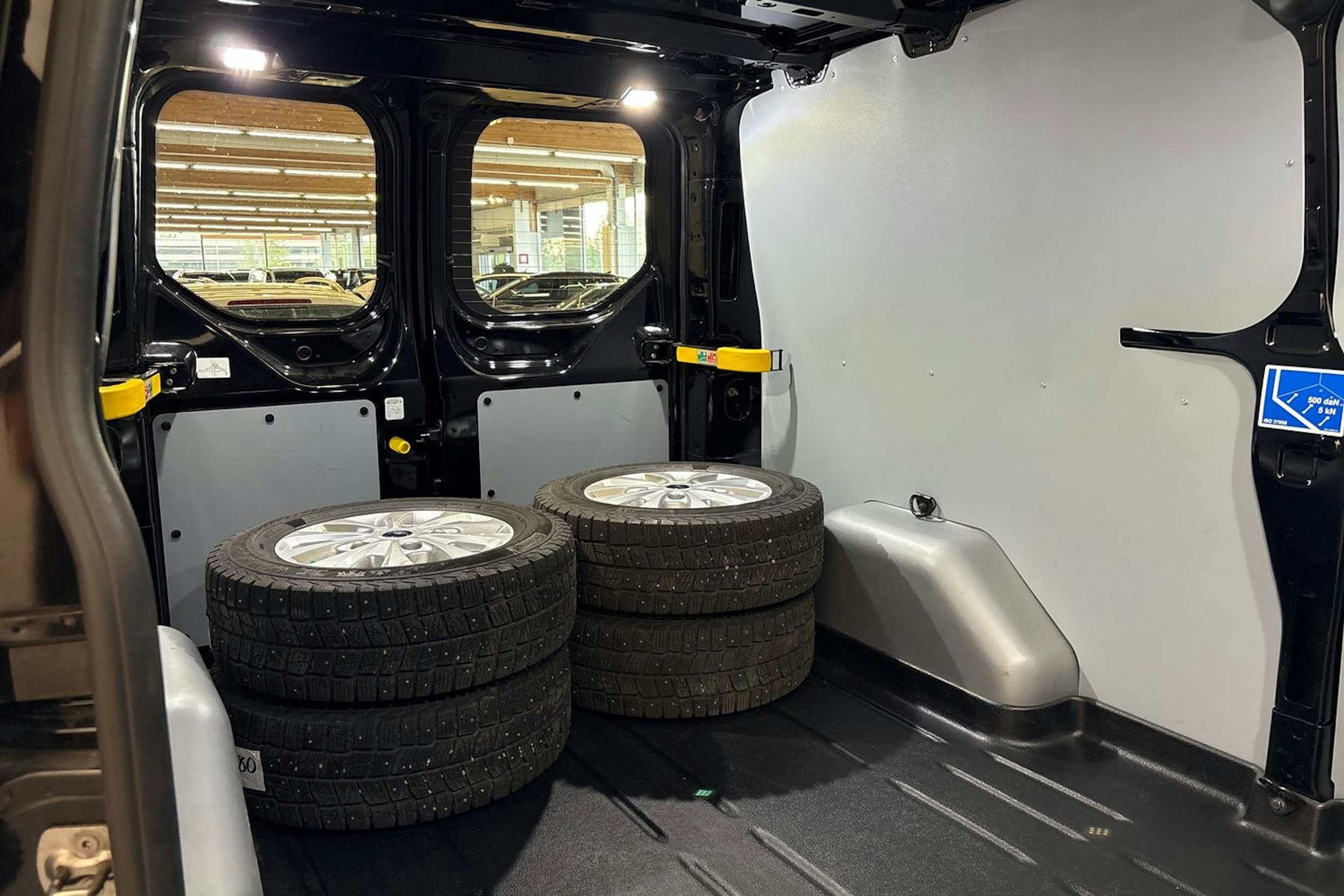 musta Ford Transit Custom 2021 kuva 29.