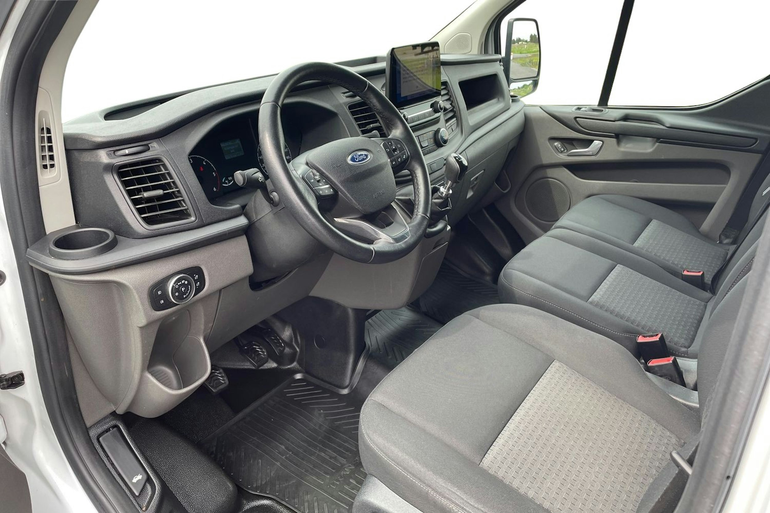 valkoinen Ford Transit Custom 2021 kuva 8.