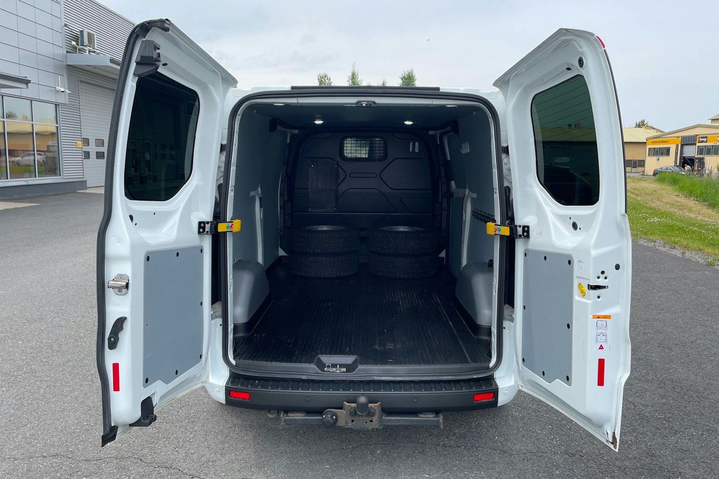valkoinen Ford Transit Custom 2021 kuva 15.