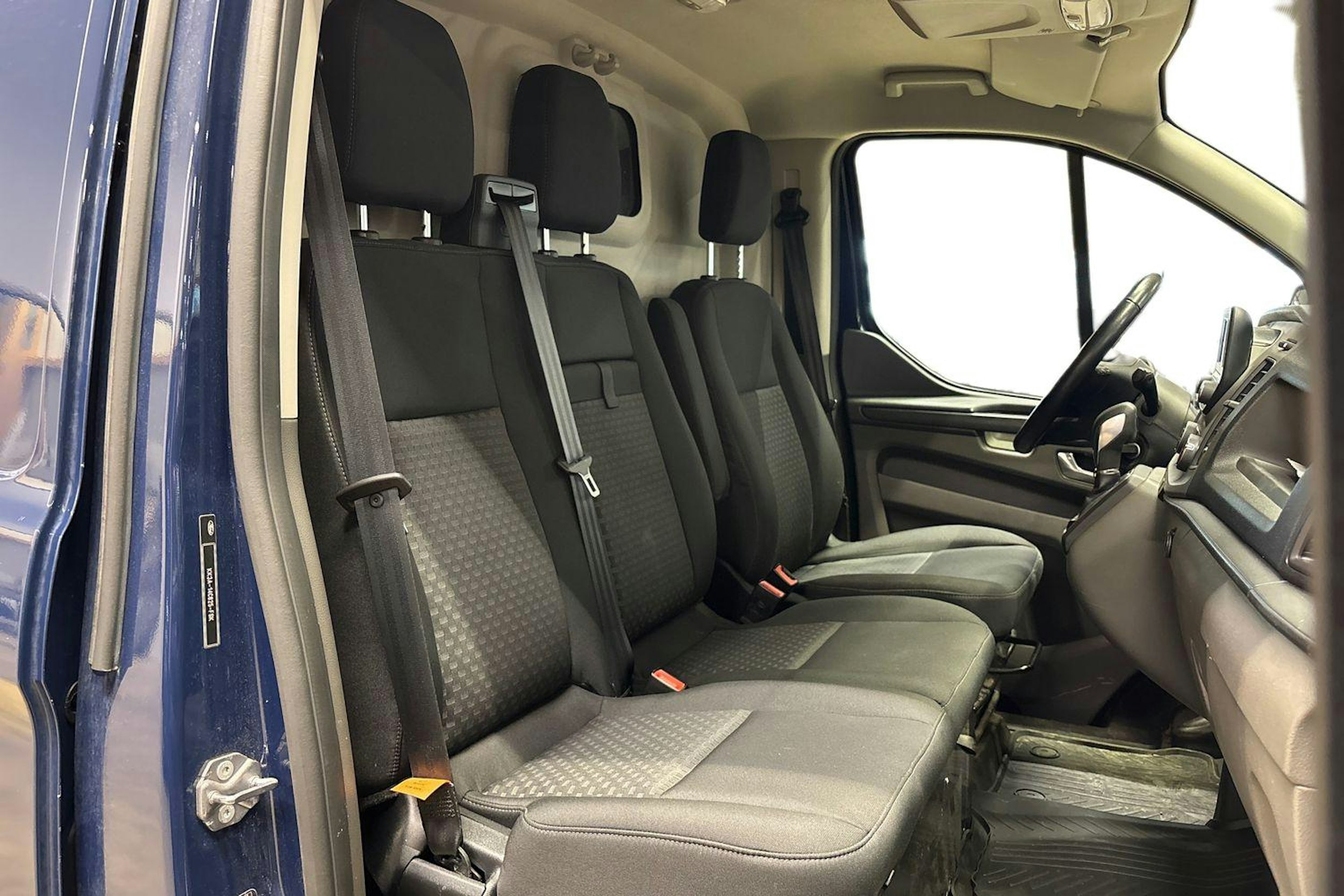 sininen Ford Transit Custom 2021 kuva 11.