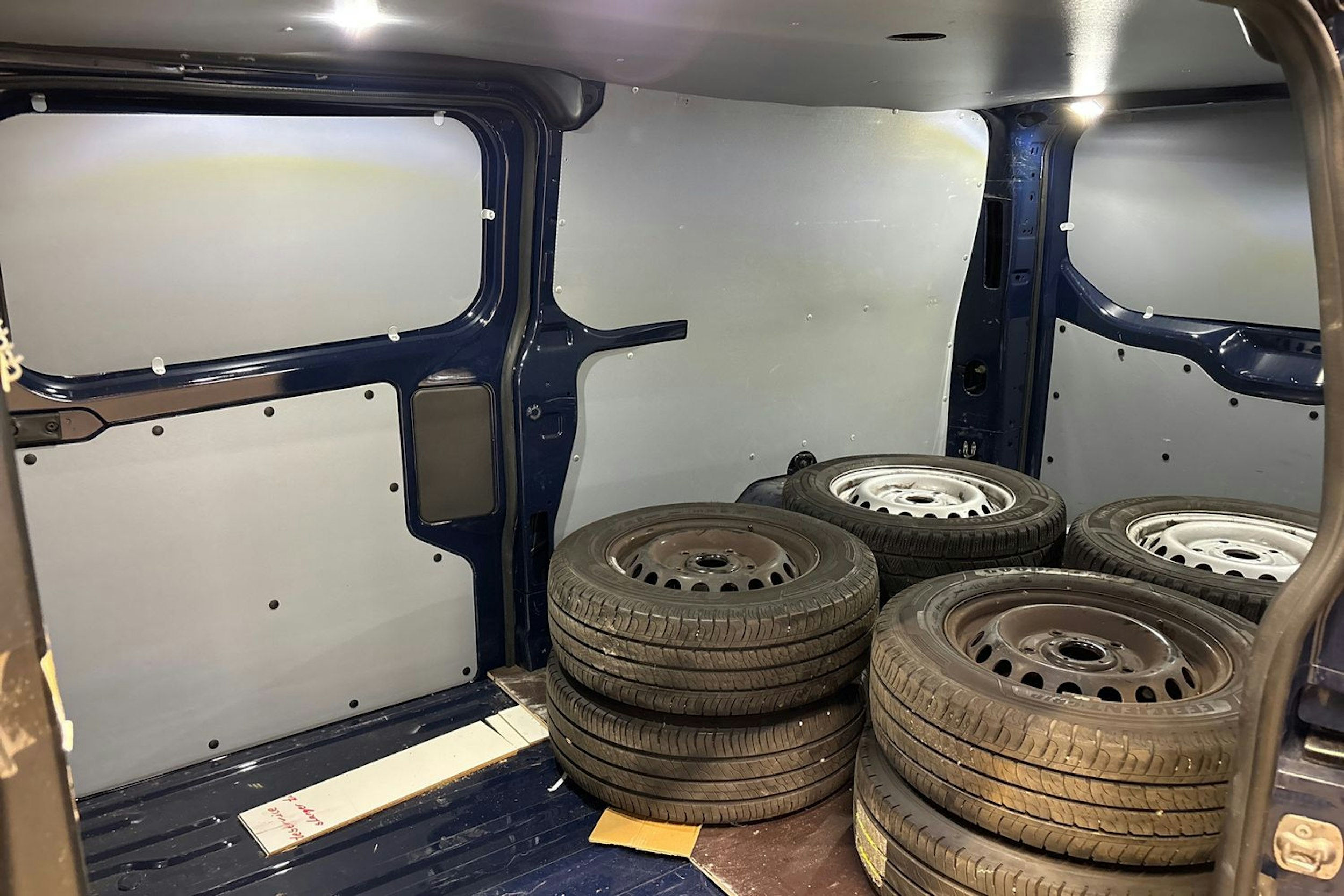 sininen Ford Transit Custom 2021 kuva 26.