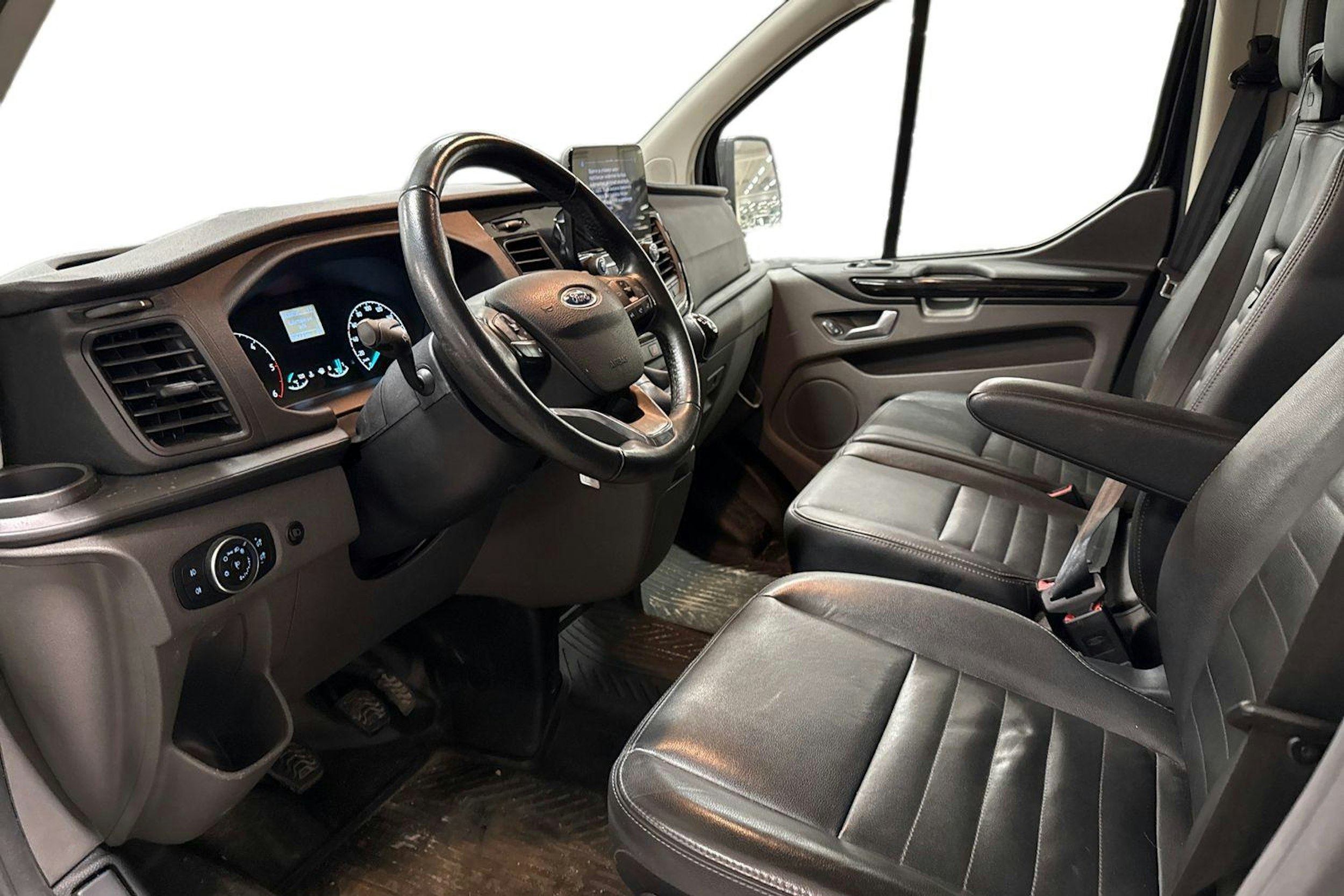 Musta Ford Transit Custom 2022 kuva 3.