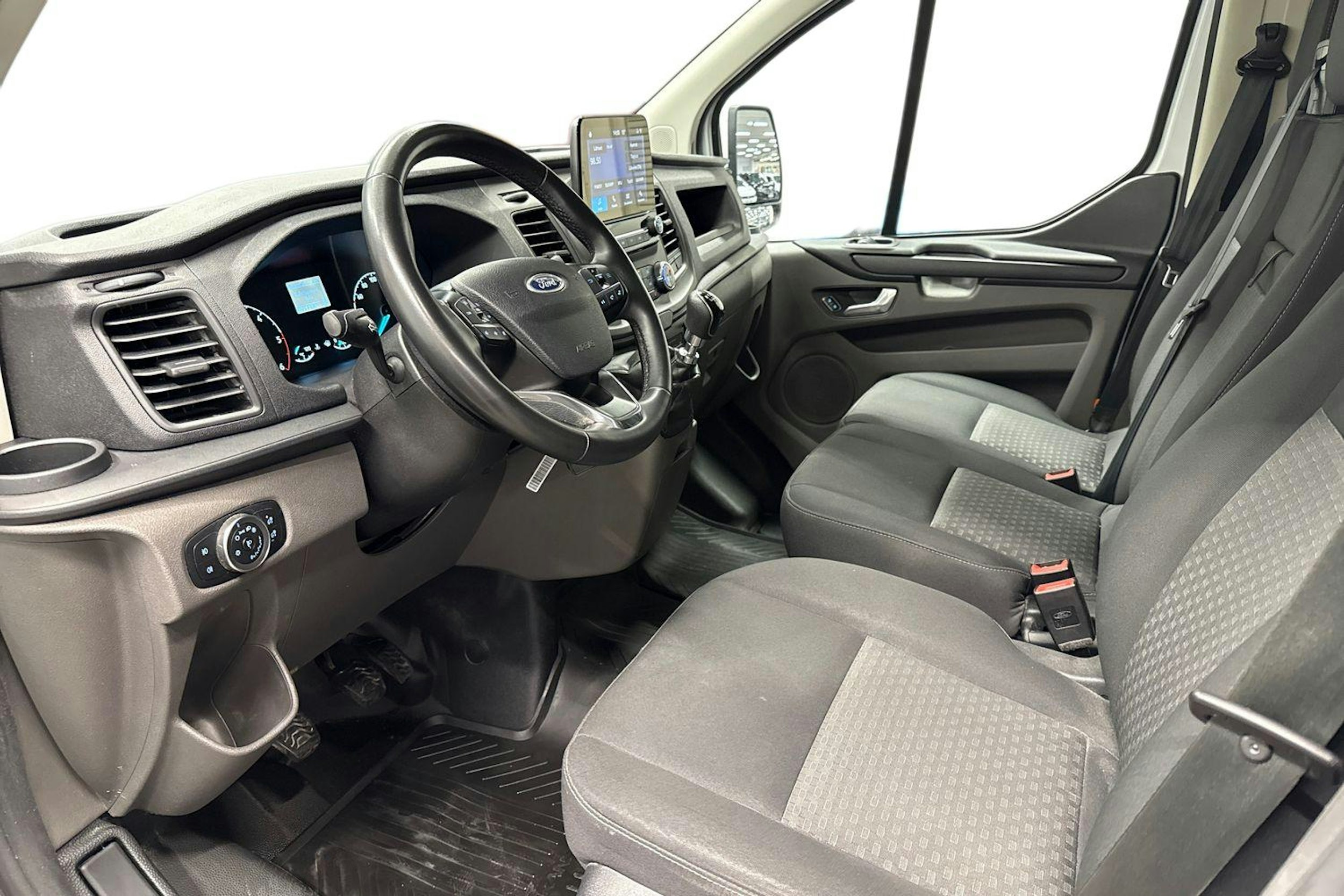 Valkoinen Ford Transit Custom 2022 kuva 7.