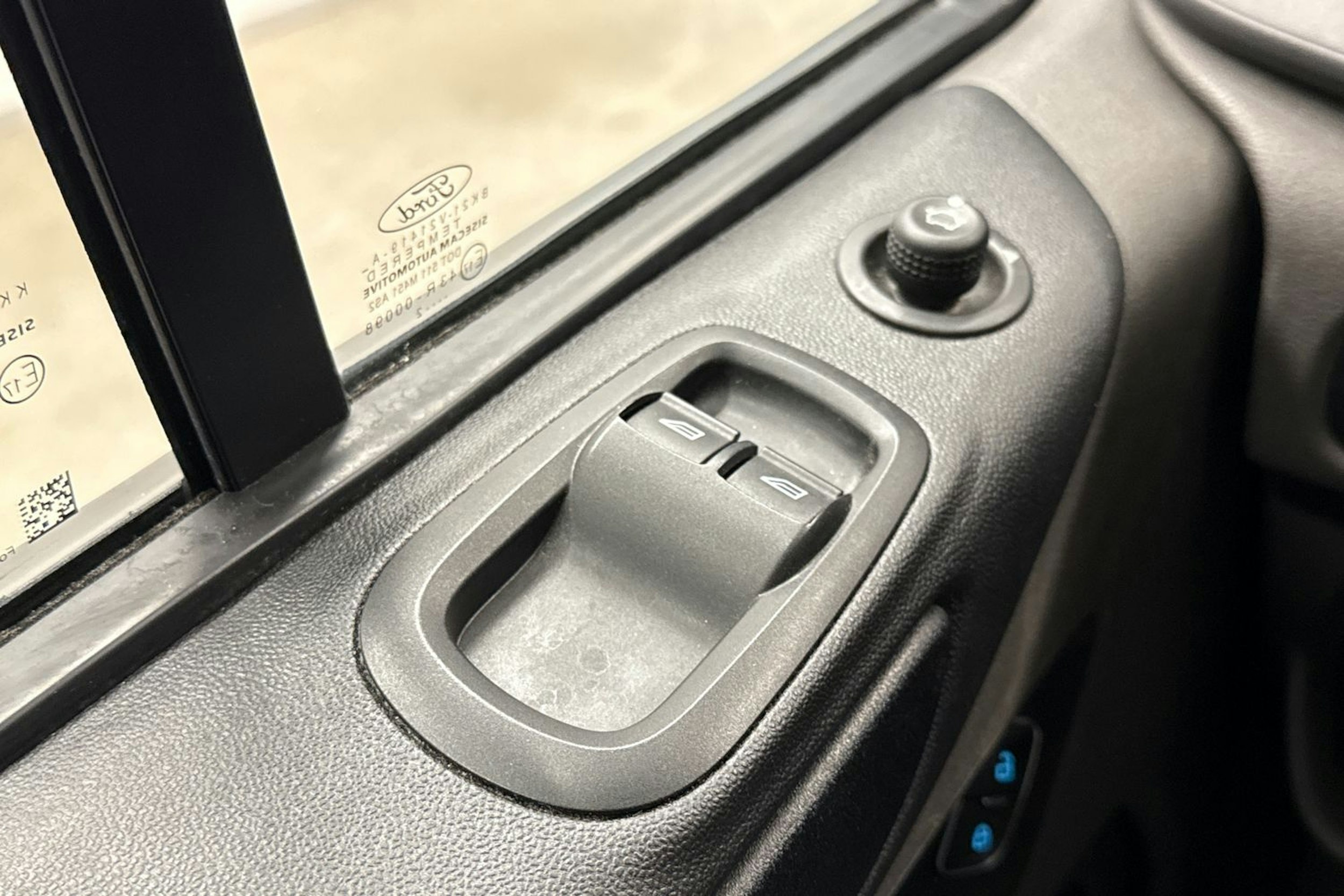 Valkoinen Ford Transit Custom 2022 kuva 15.