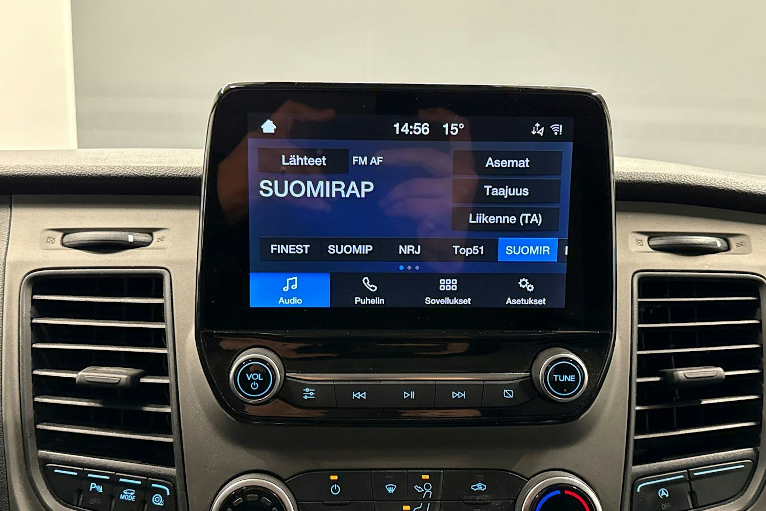 Valkoinen Ford Transit Custom 2022 kuva 23.