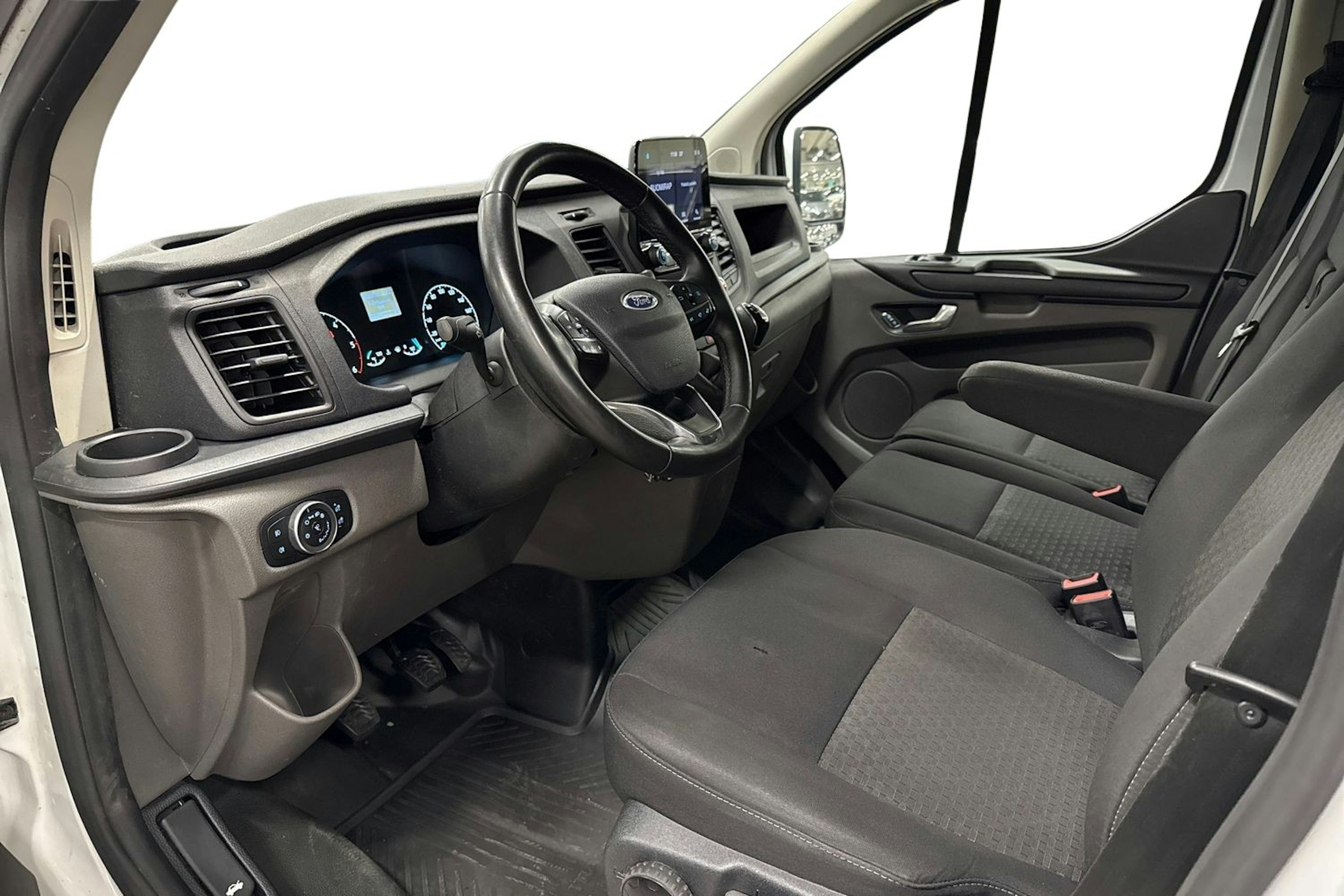 Valkoinen Ford Transit Custom 2022 kuva 6.