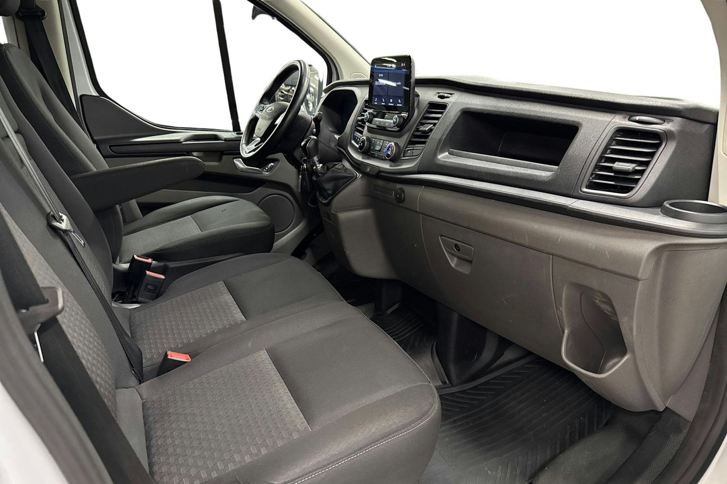 Valkoinen Ford Transit Custom 2022 kuva 8.