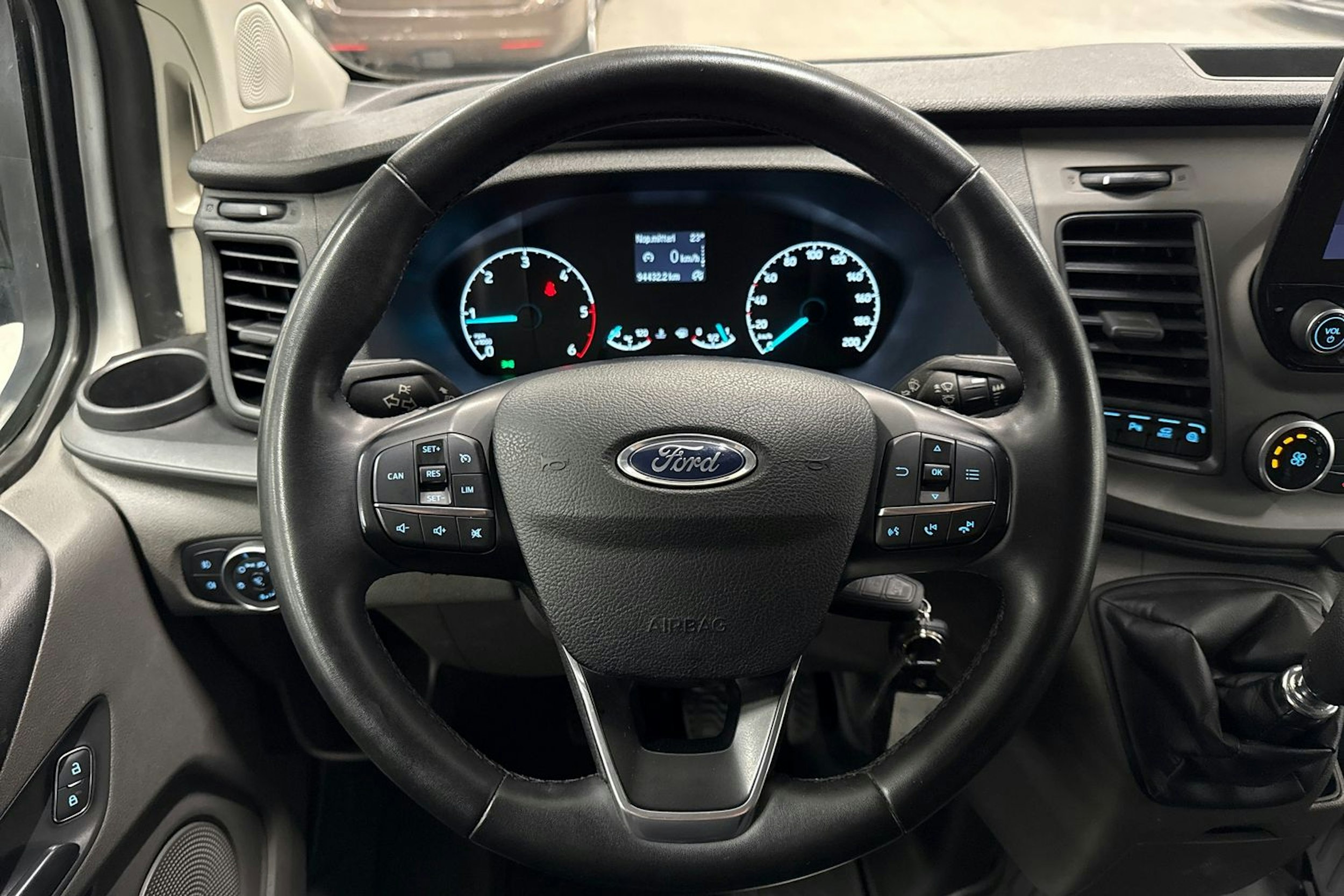 Valkoinen Ford Transit Custom 2022 kuva 17.