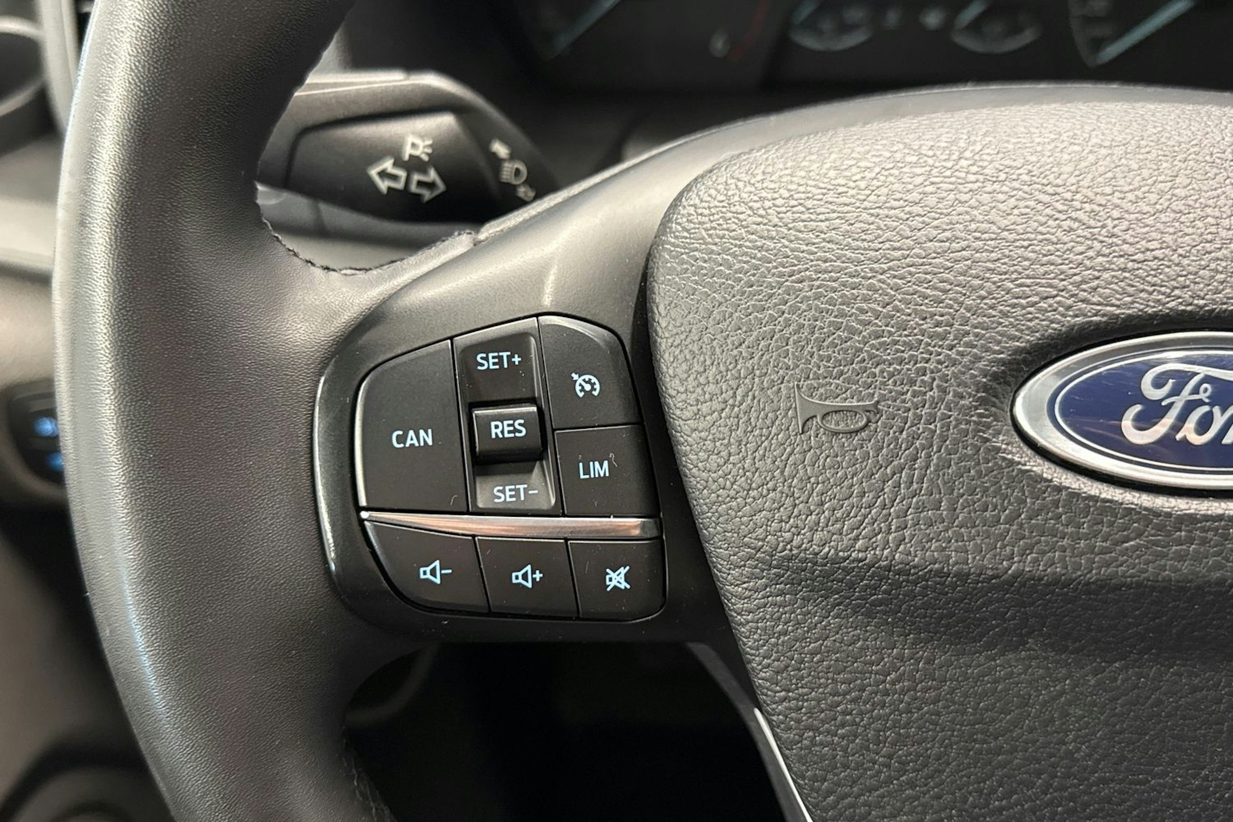 valkoinen Ford Transit Custom 2022 kuva 14.