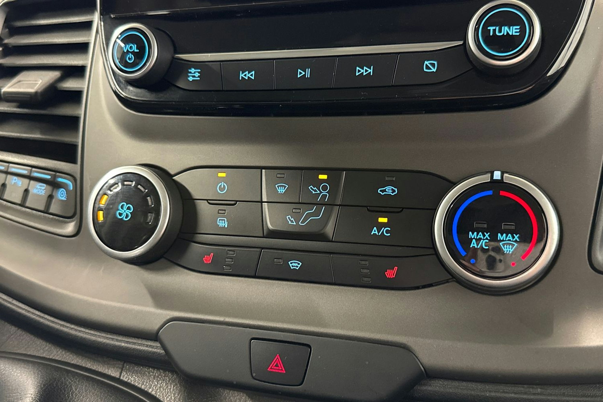 valkoinen Ford Transit Custom 2022 kuva 21.