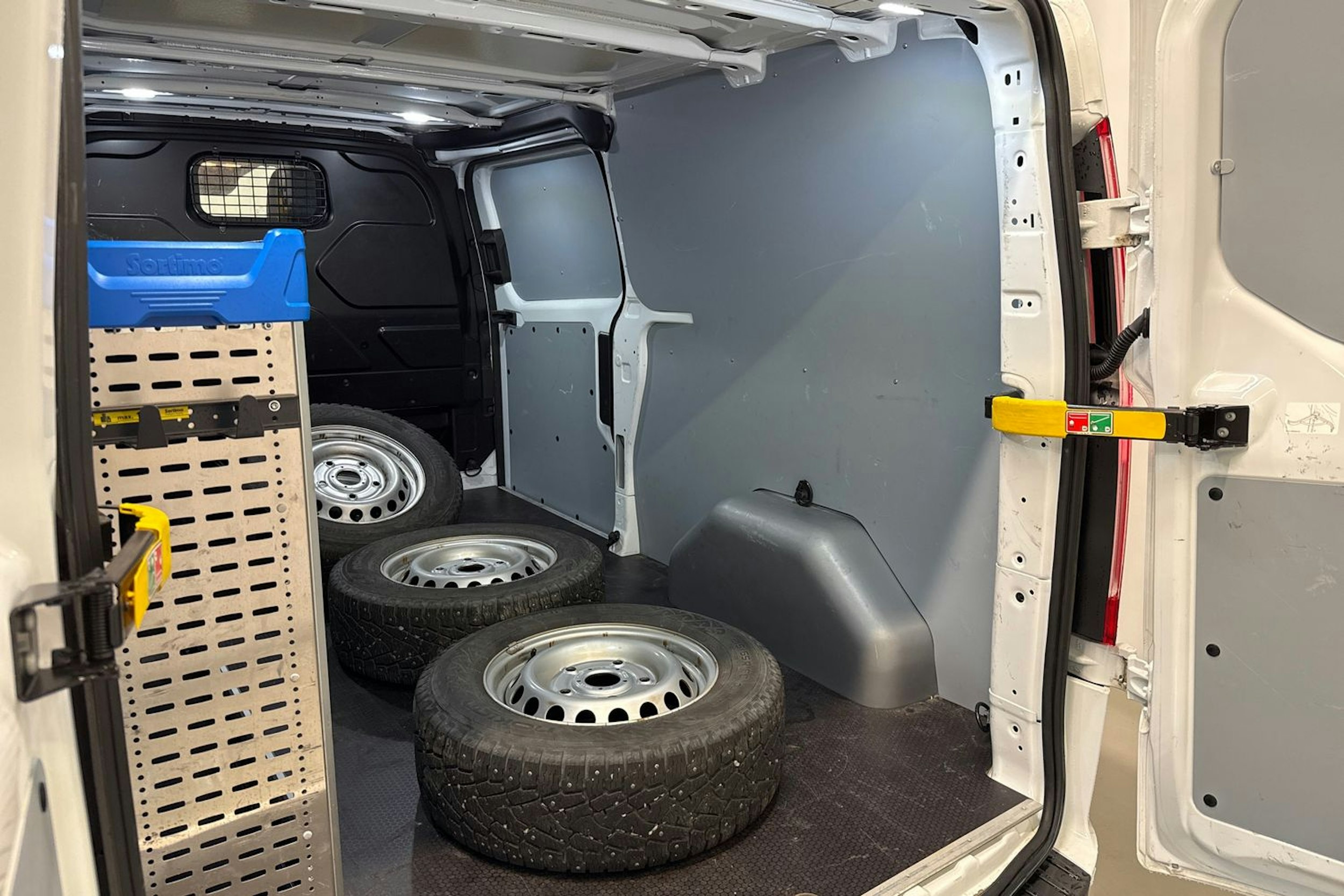 valkoinen Ford Transit Custom 2022 kuva 22.