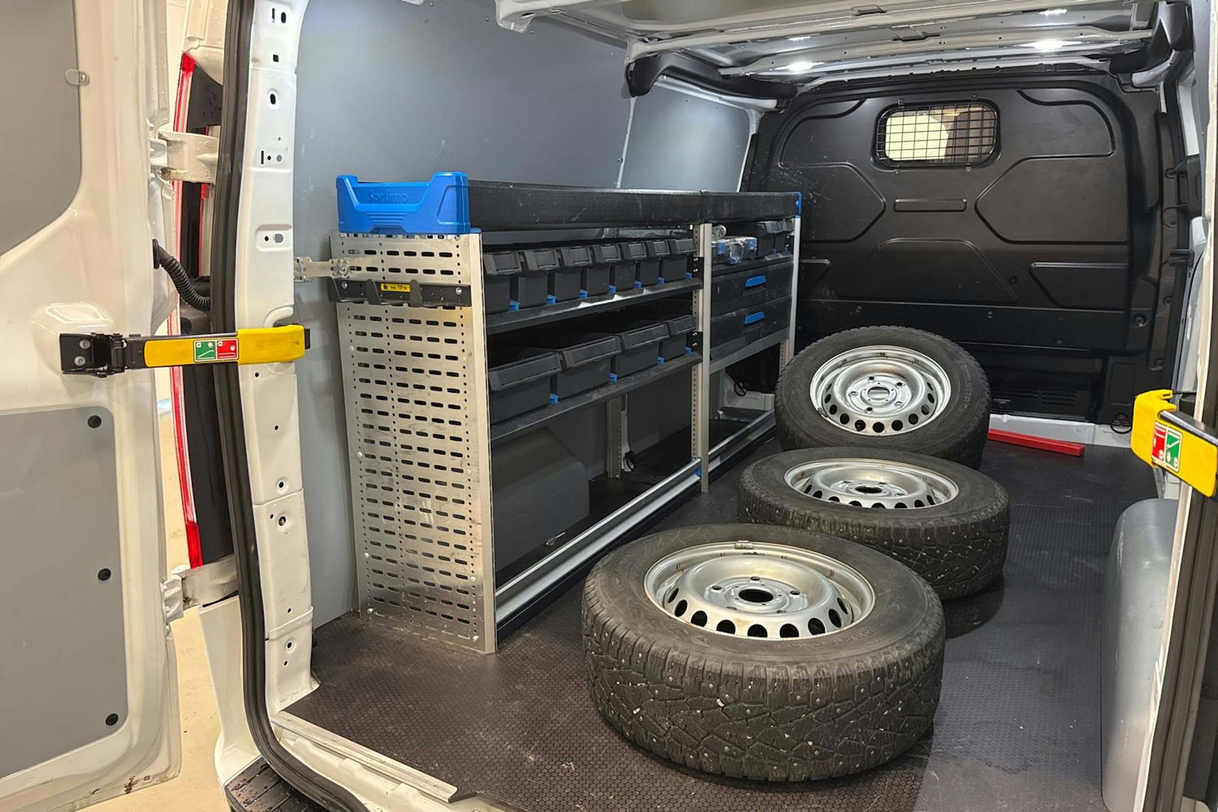 valkoinen Ford Transit Custom 2022 kuva 23.