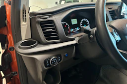 oranssi Ford Transit Custom 2022 kuva 4.