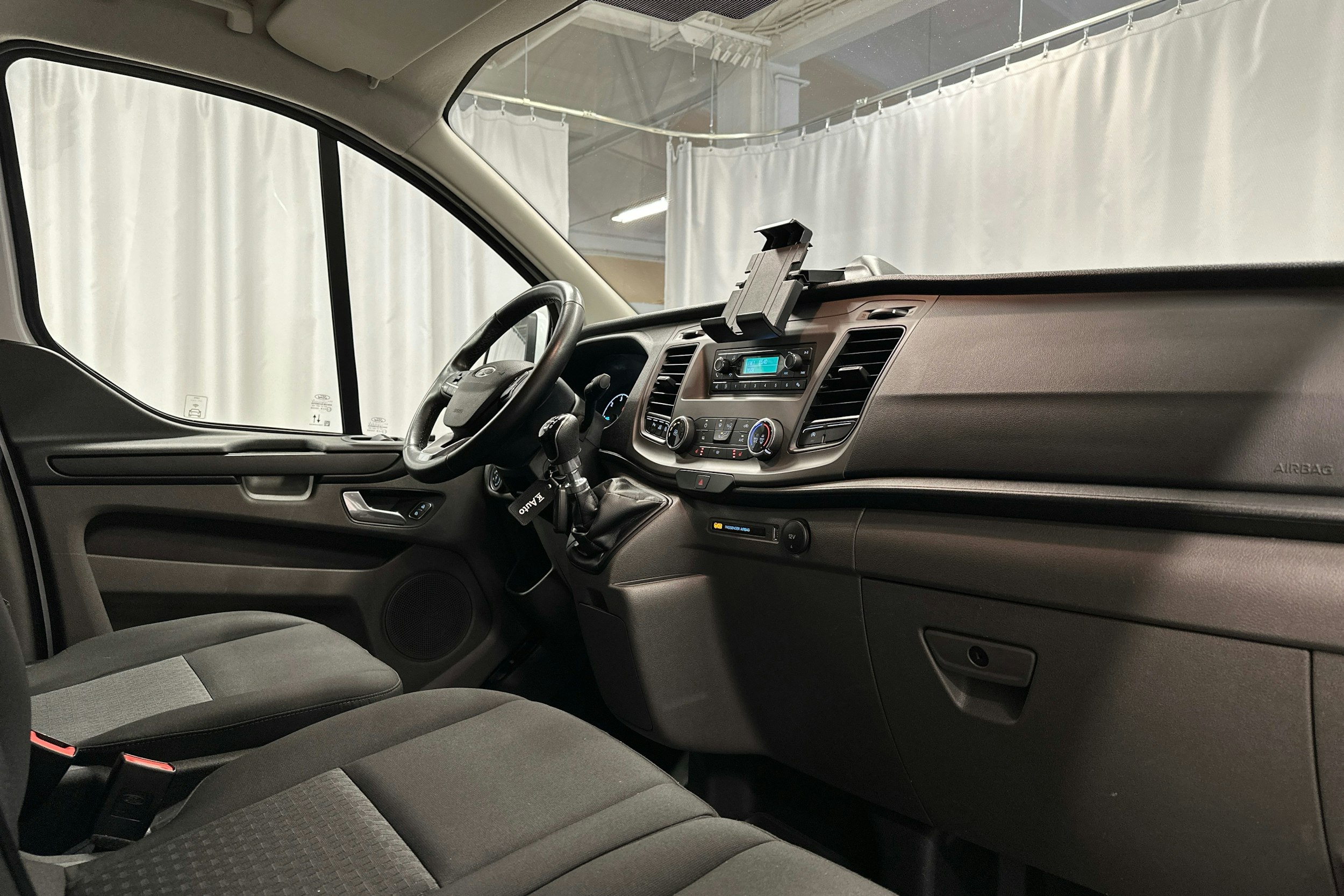 valkoinen Ford Transit Custom 2022 kuva 6.