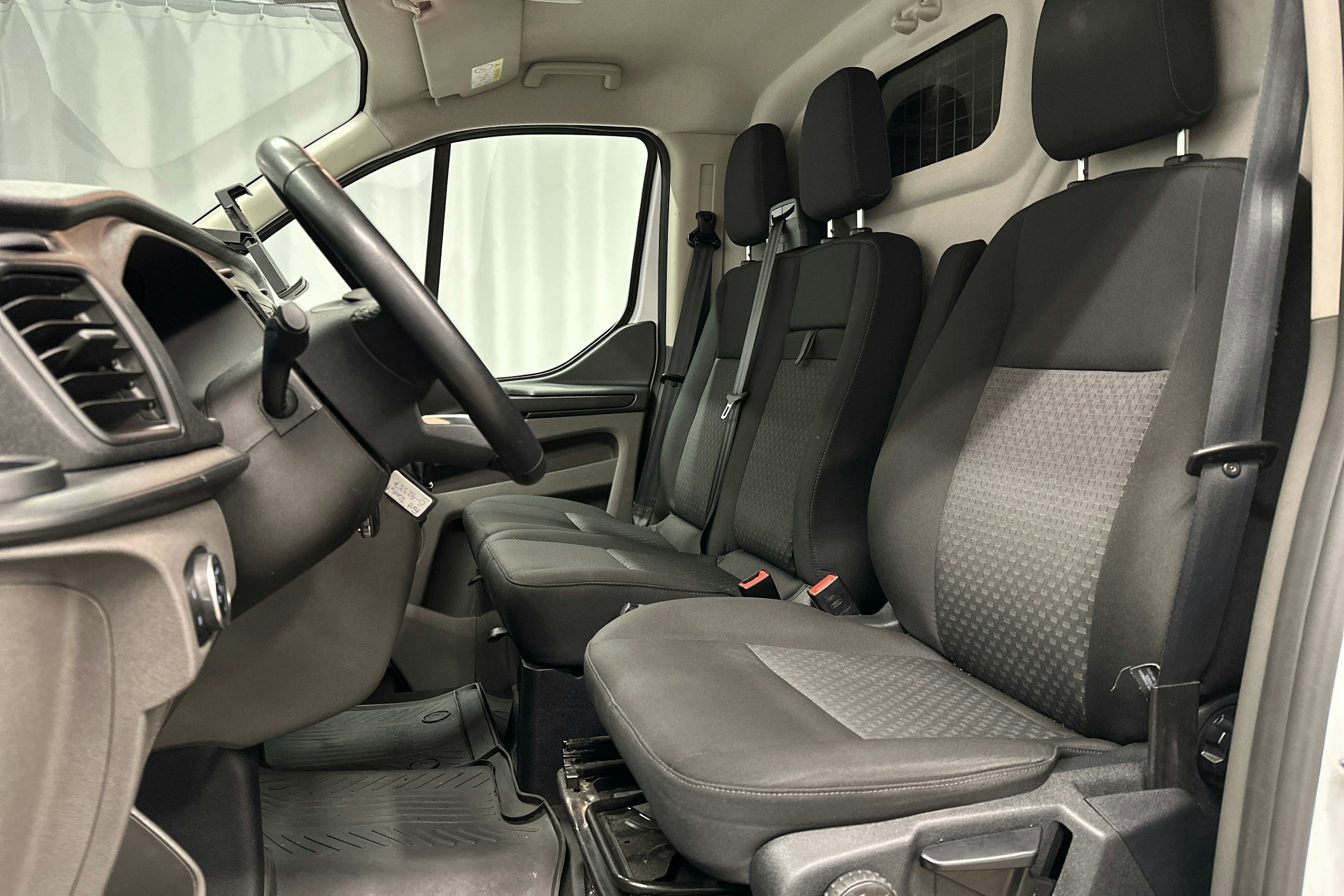 valkoinen Ford Transit Custom 2022 kuva 13.