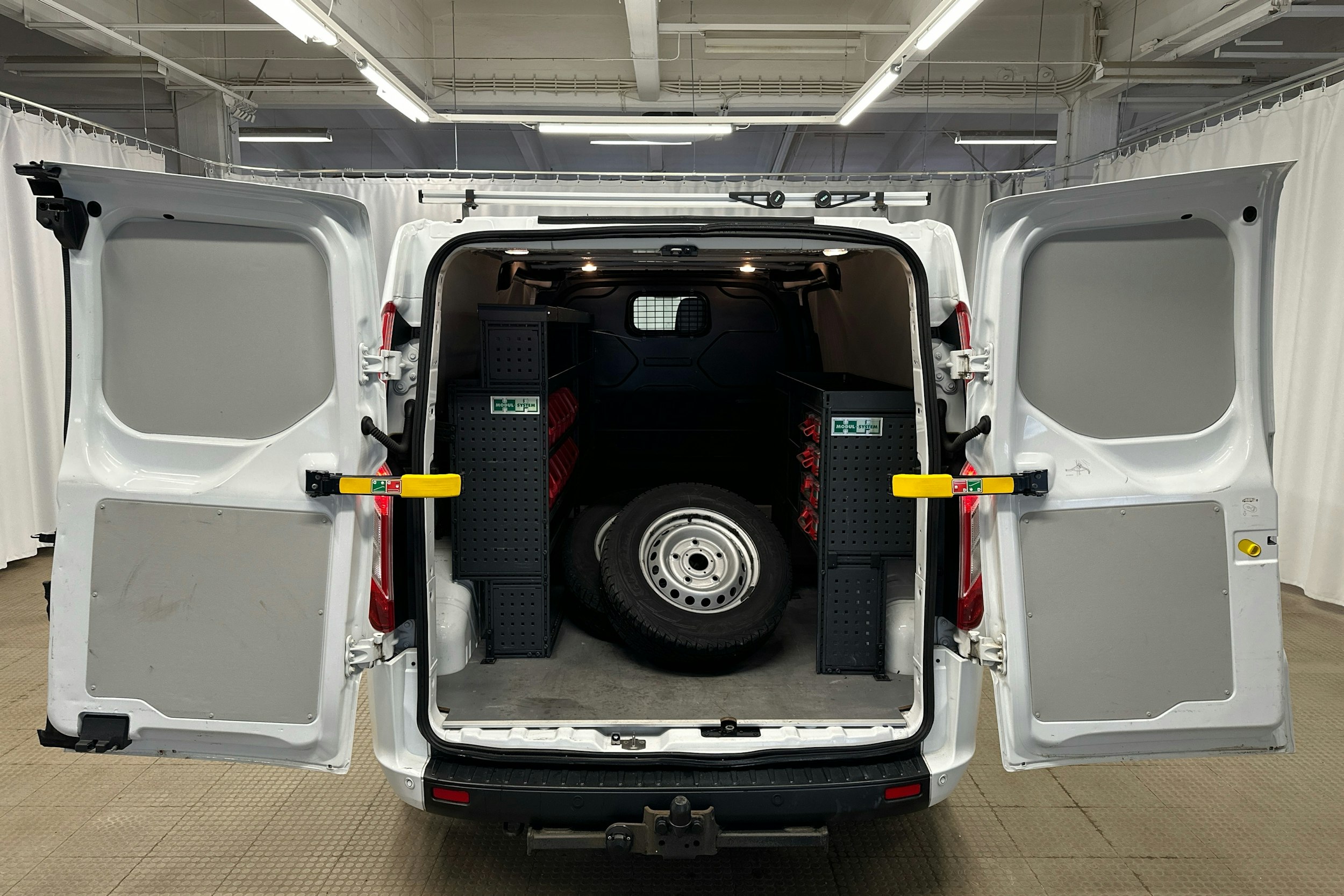 valkoinen Ford Transit Custom 2022 kuva 14.