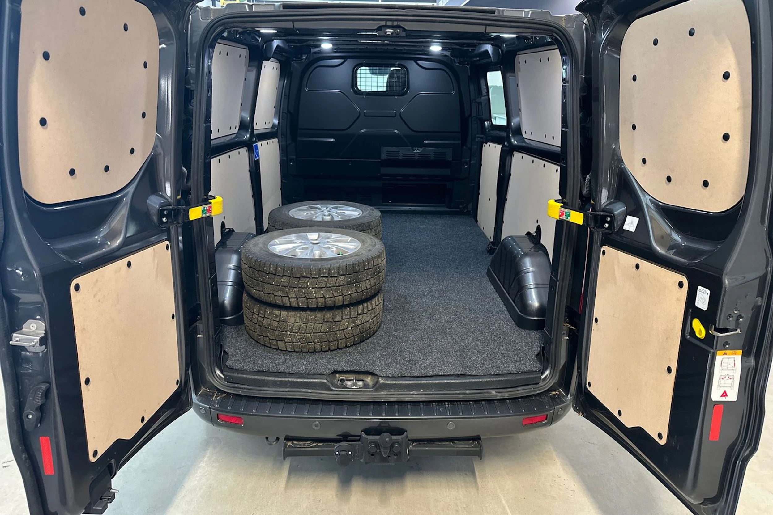 harmaa Ford Transit Custom 2022 kuva 7.