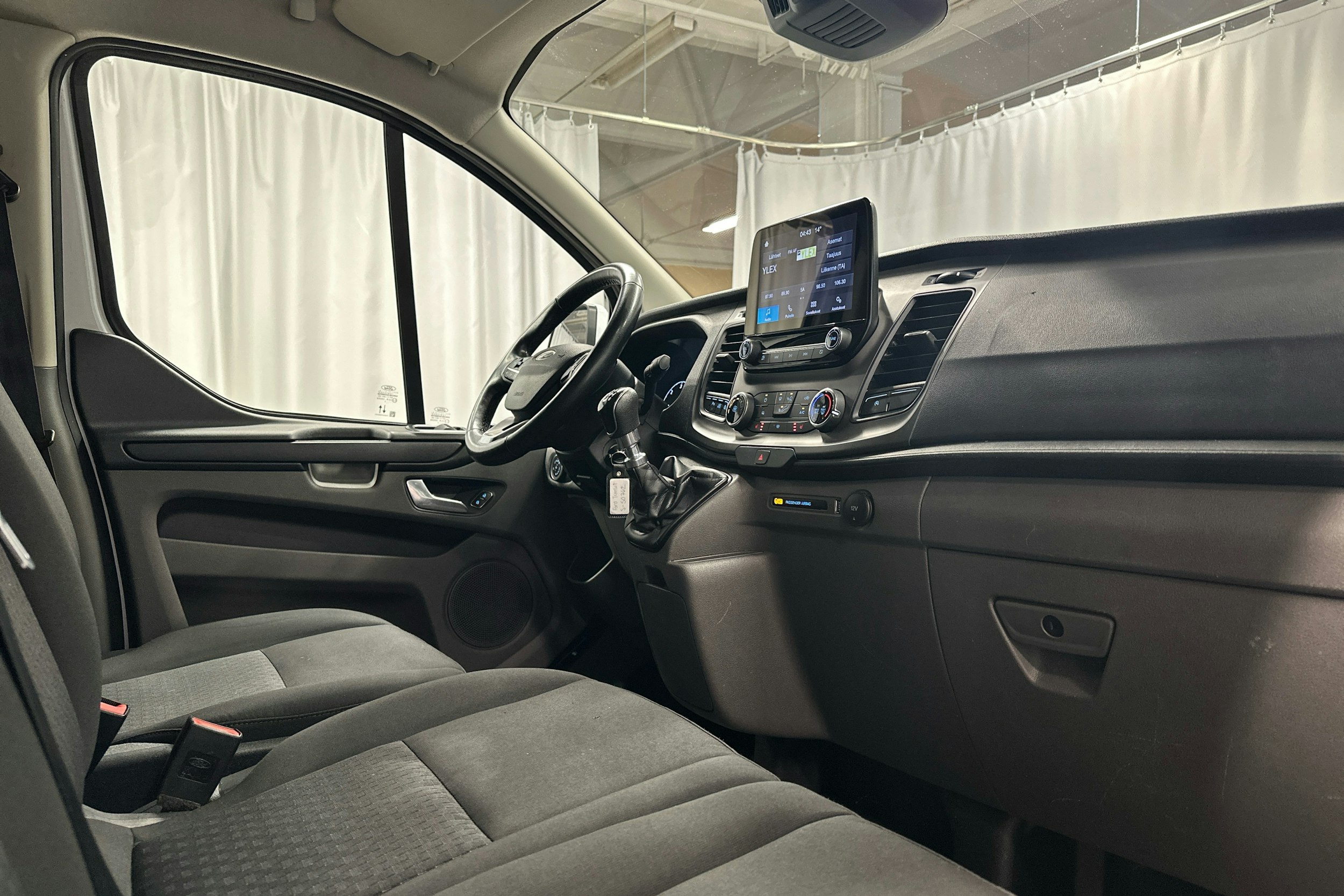 valkoinen Ford Transit Custom 2022 kuva 6.