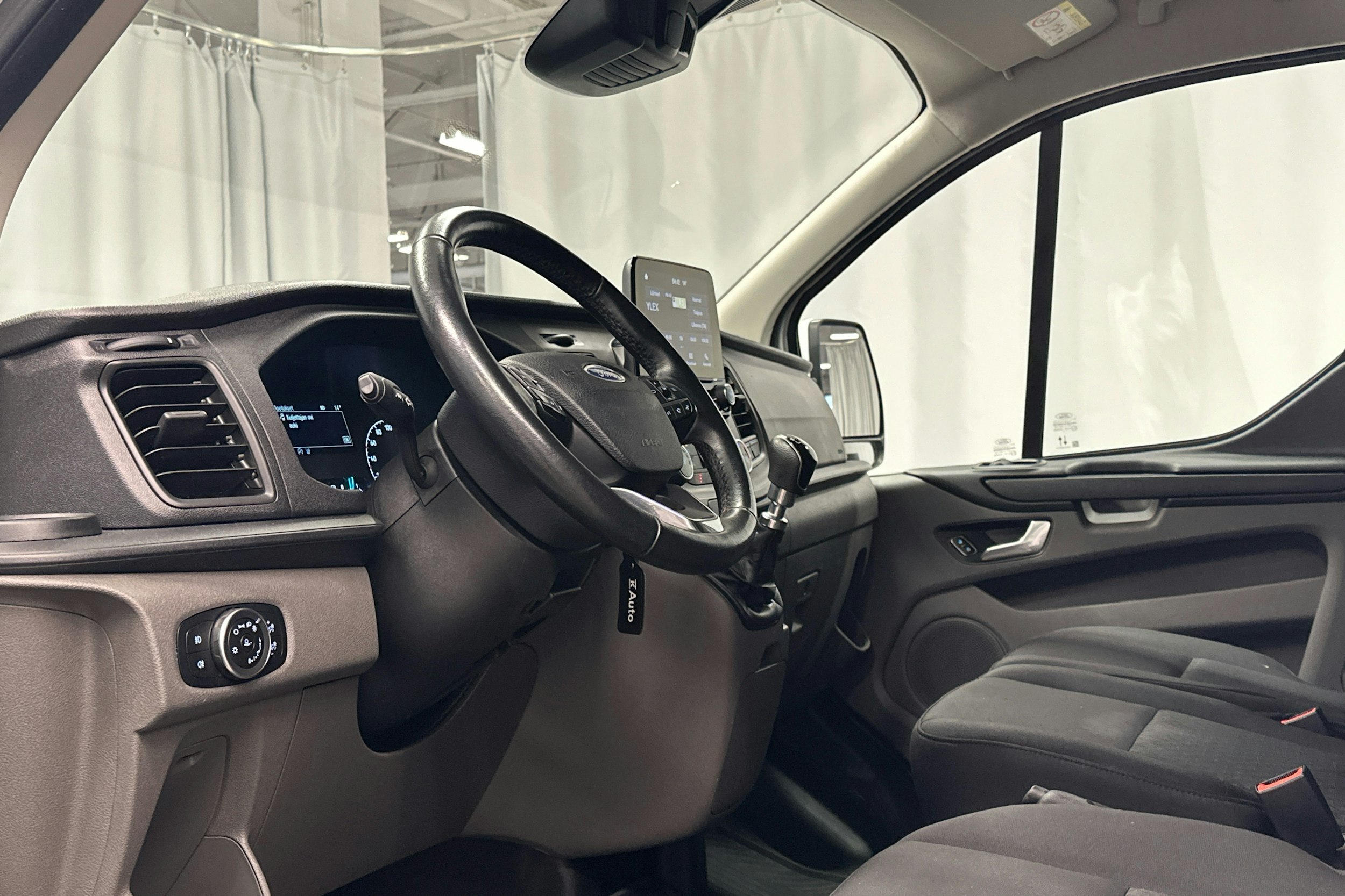 valkoinen Ford Transit Custom 2022 kuva 9.