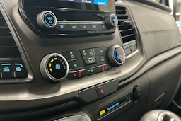 valkoinen Ford Transit Custom 2022 kuva 13.