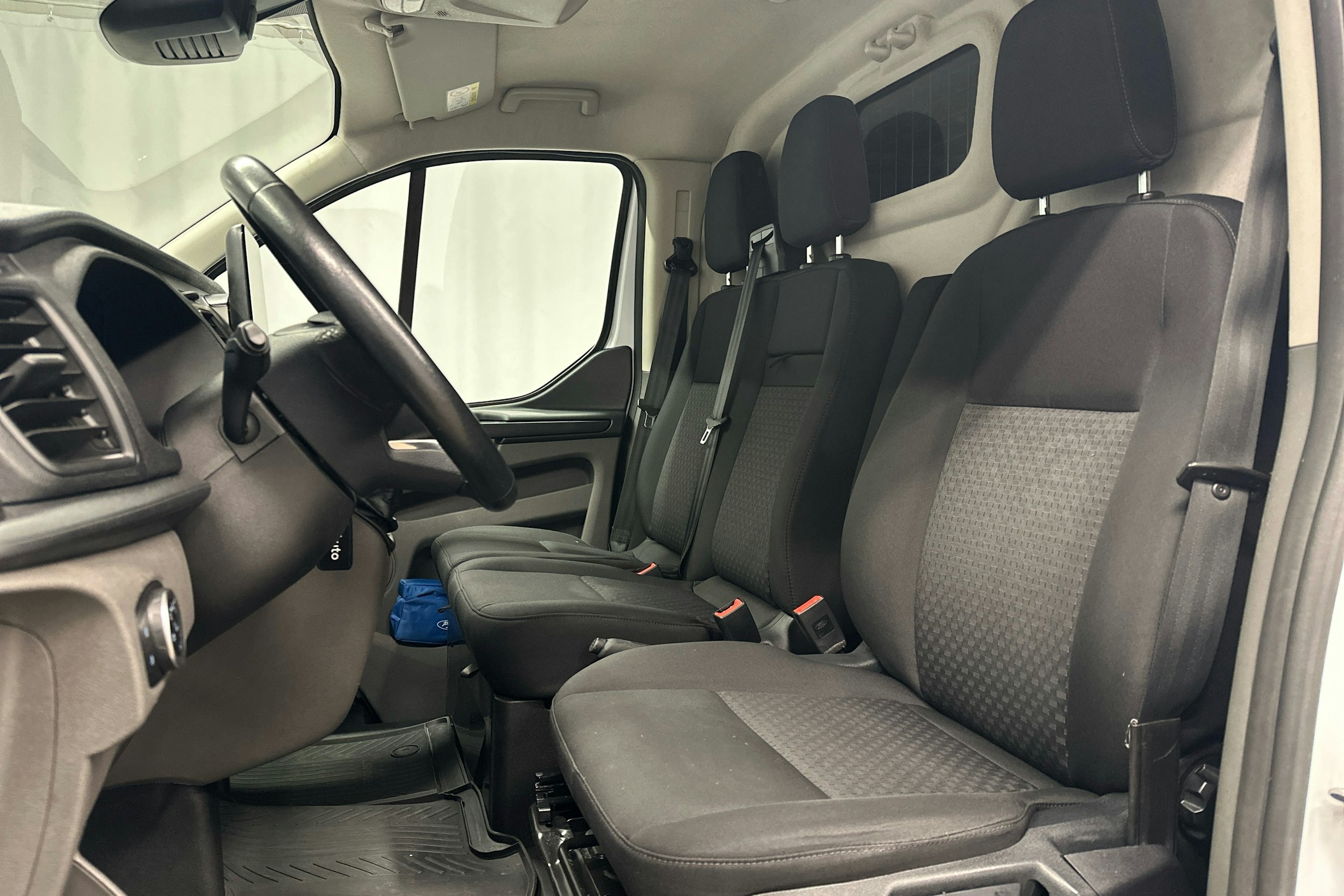 valkoinen Ford Transit Custom 2022 kuva 14.