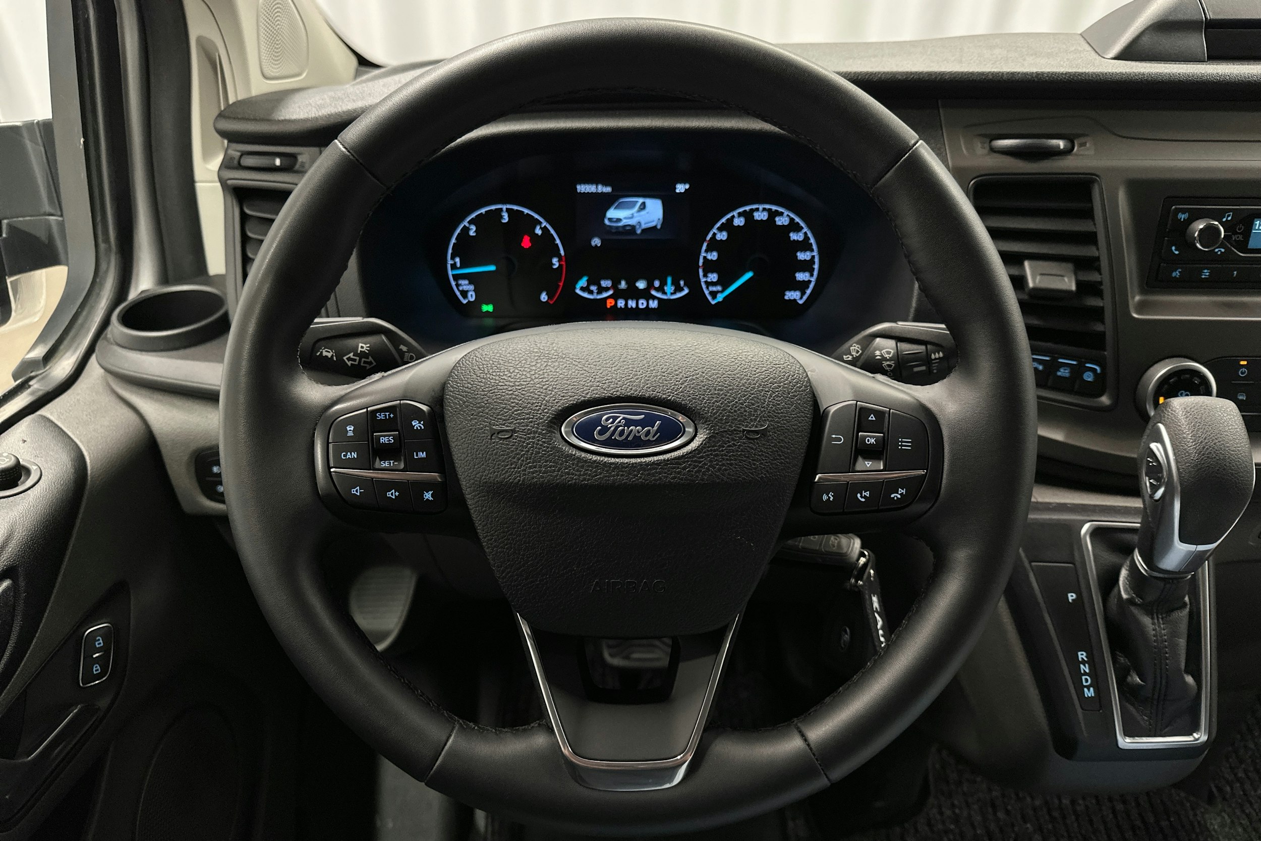 hopea Ford Transit Custom 2022 kuva 13.