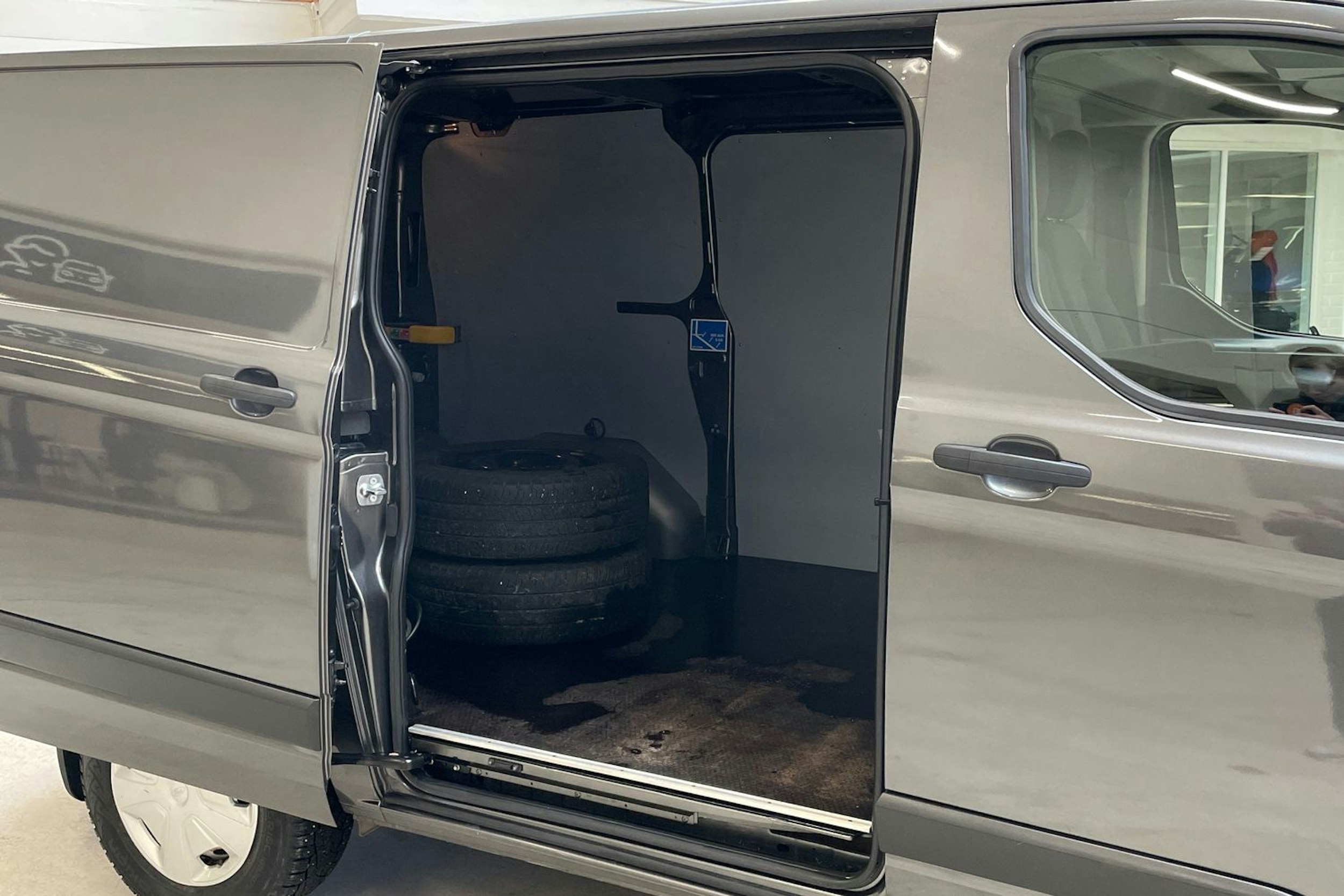 harmaa Ford Transit Custom 2022 kuva 13.