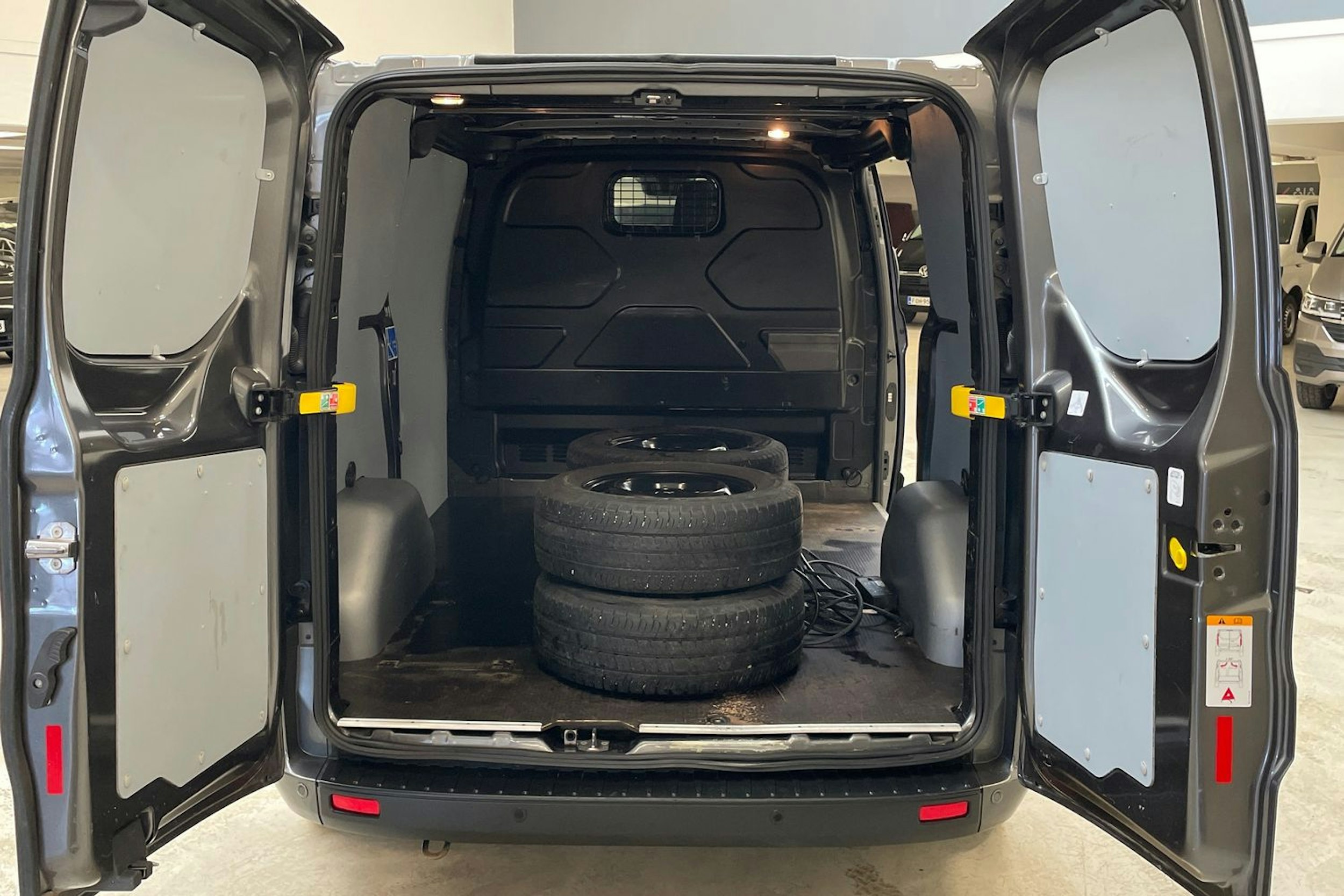 harmaa Ford Transit Custom 2022 kuva 15.