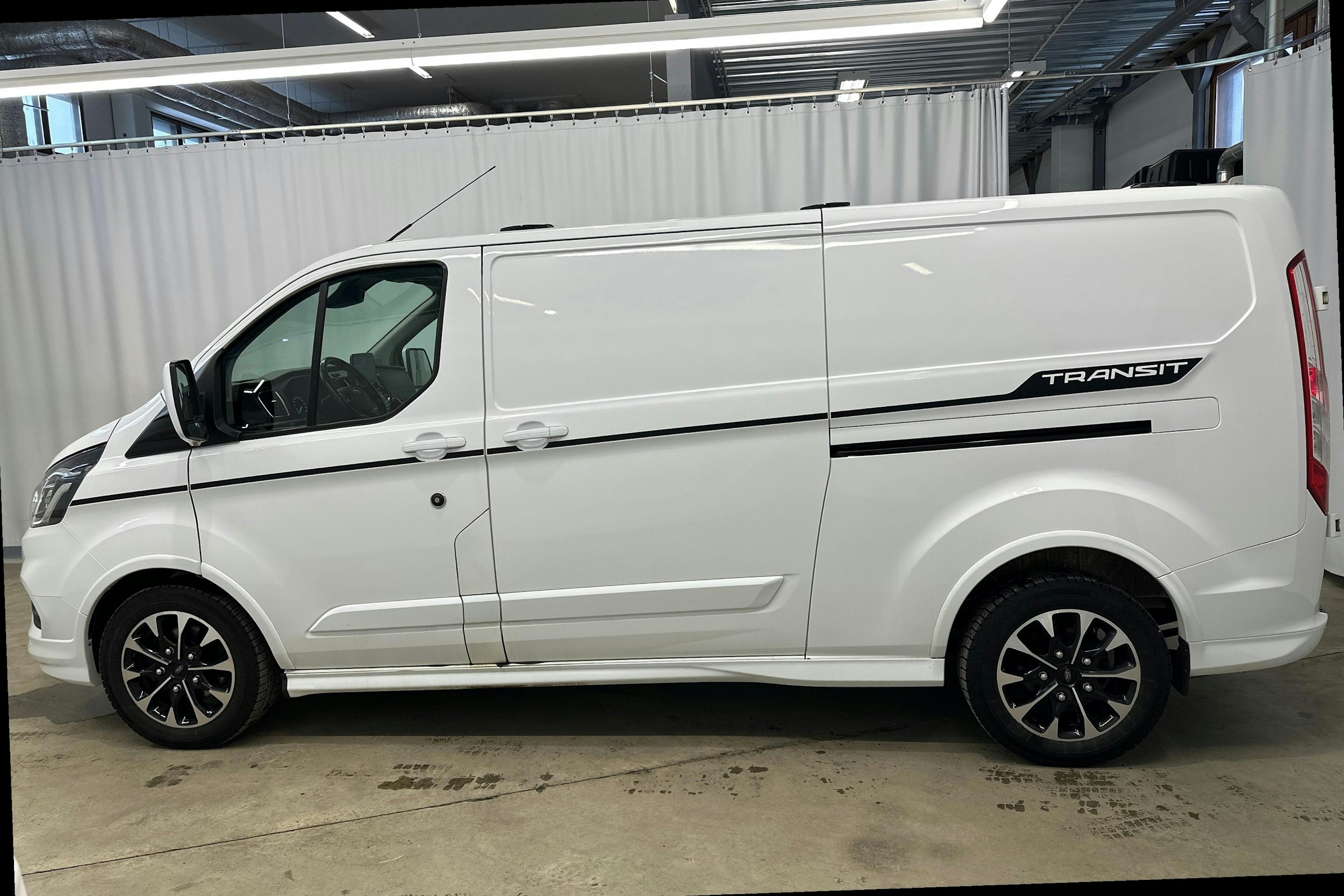 valkoinen Ford Transit Custom 2022 kuva 8.