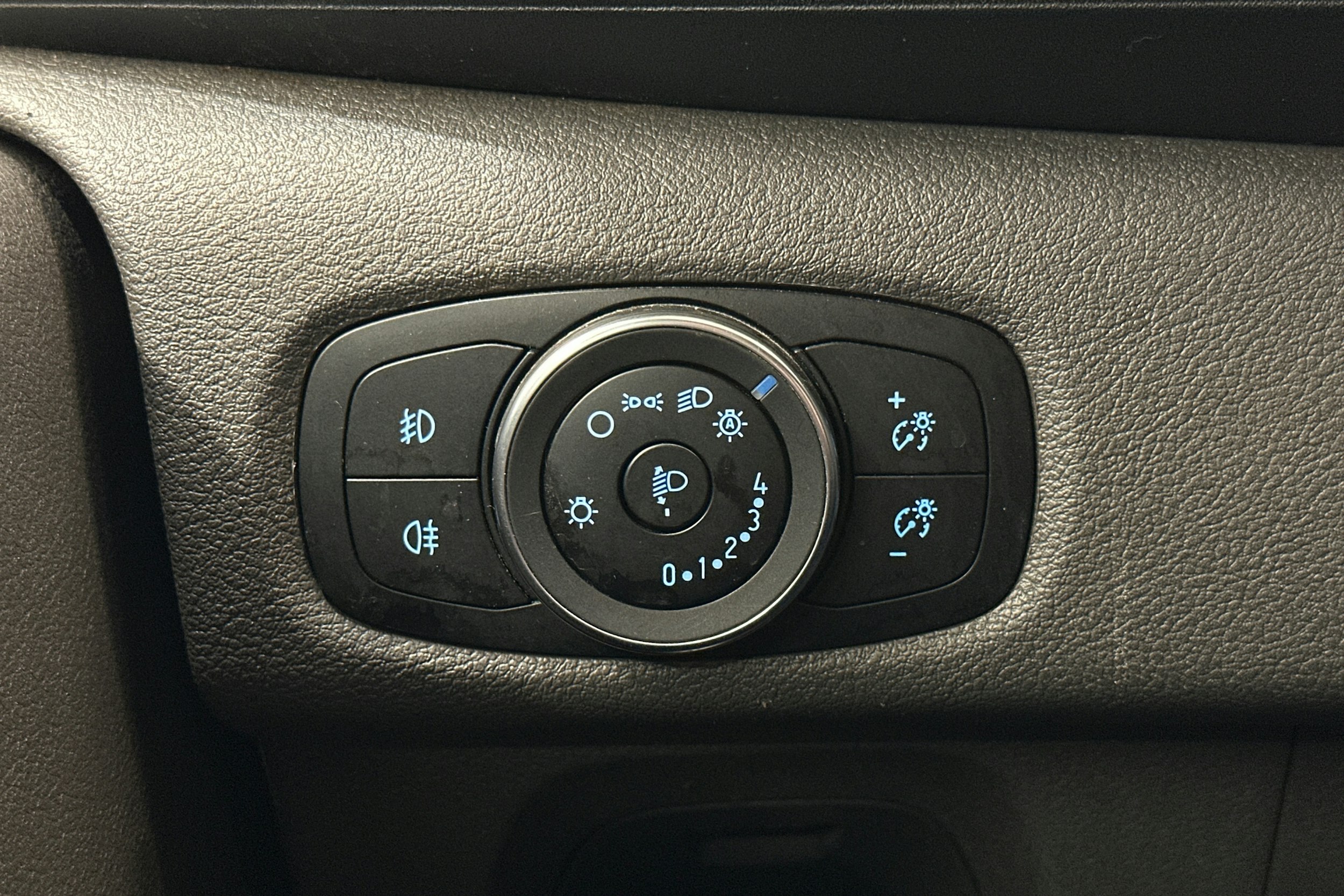 valkoinen Ford Transit Custom 2022 kuva 13.