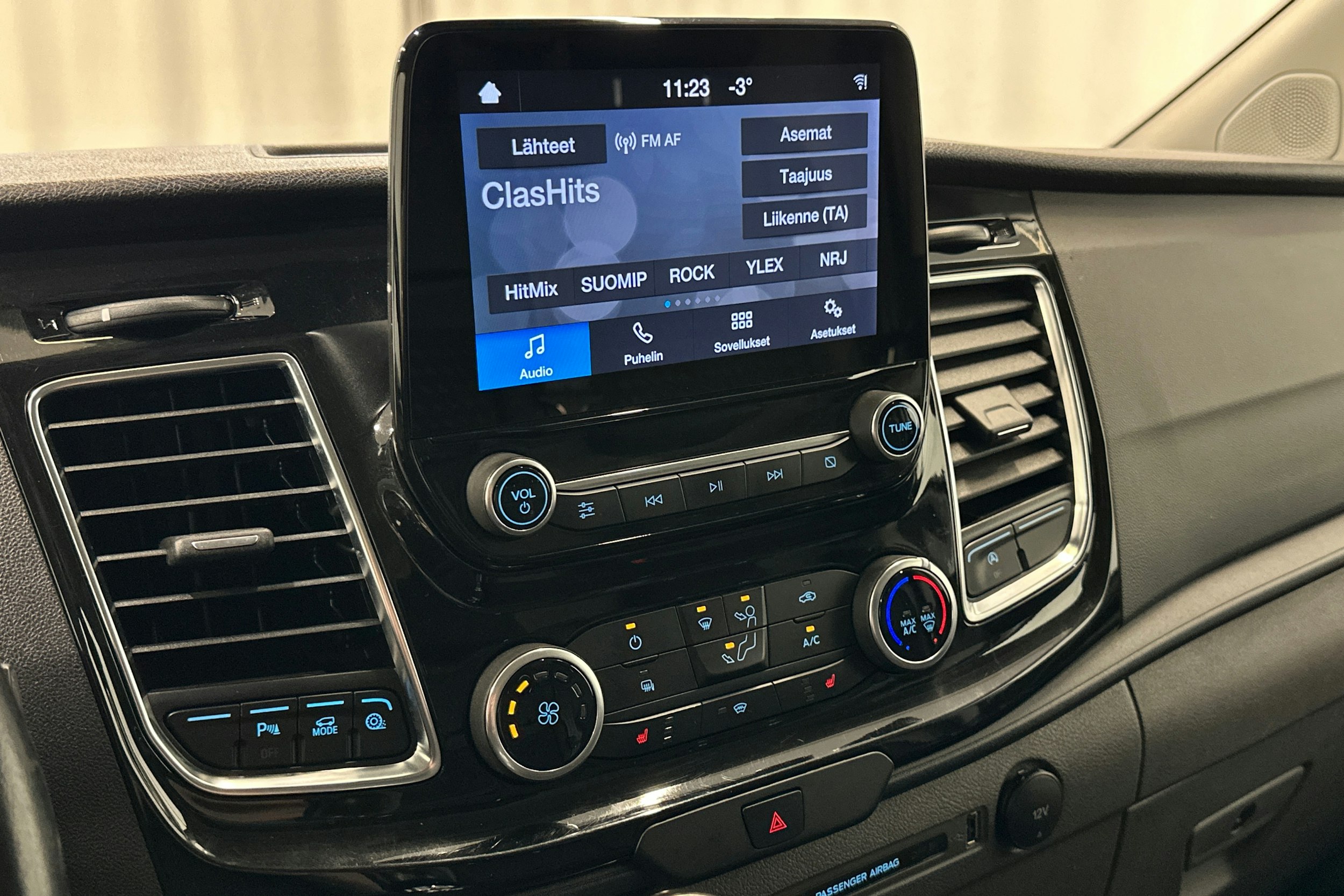 valkoinen Ford Transit Custom 2022 kuva 18.