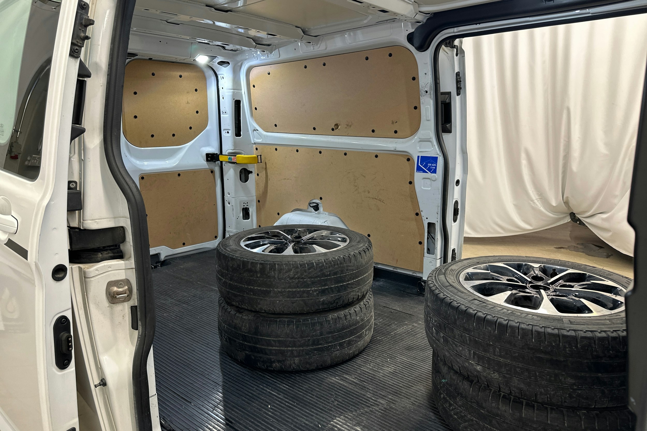 valkoinen Ford Transit Custom 2022 kuva 23.