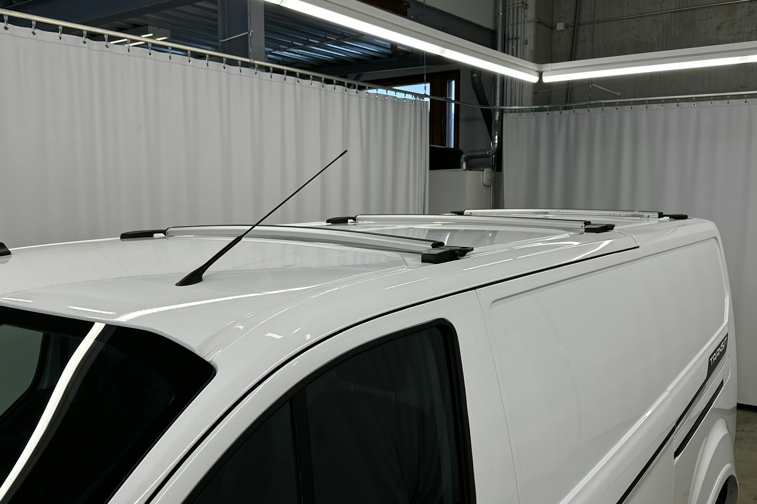 valkoinen Ford Transit Custom 2022 kuva 28.