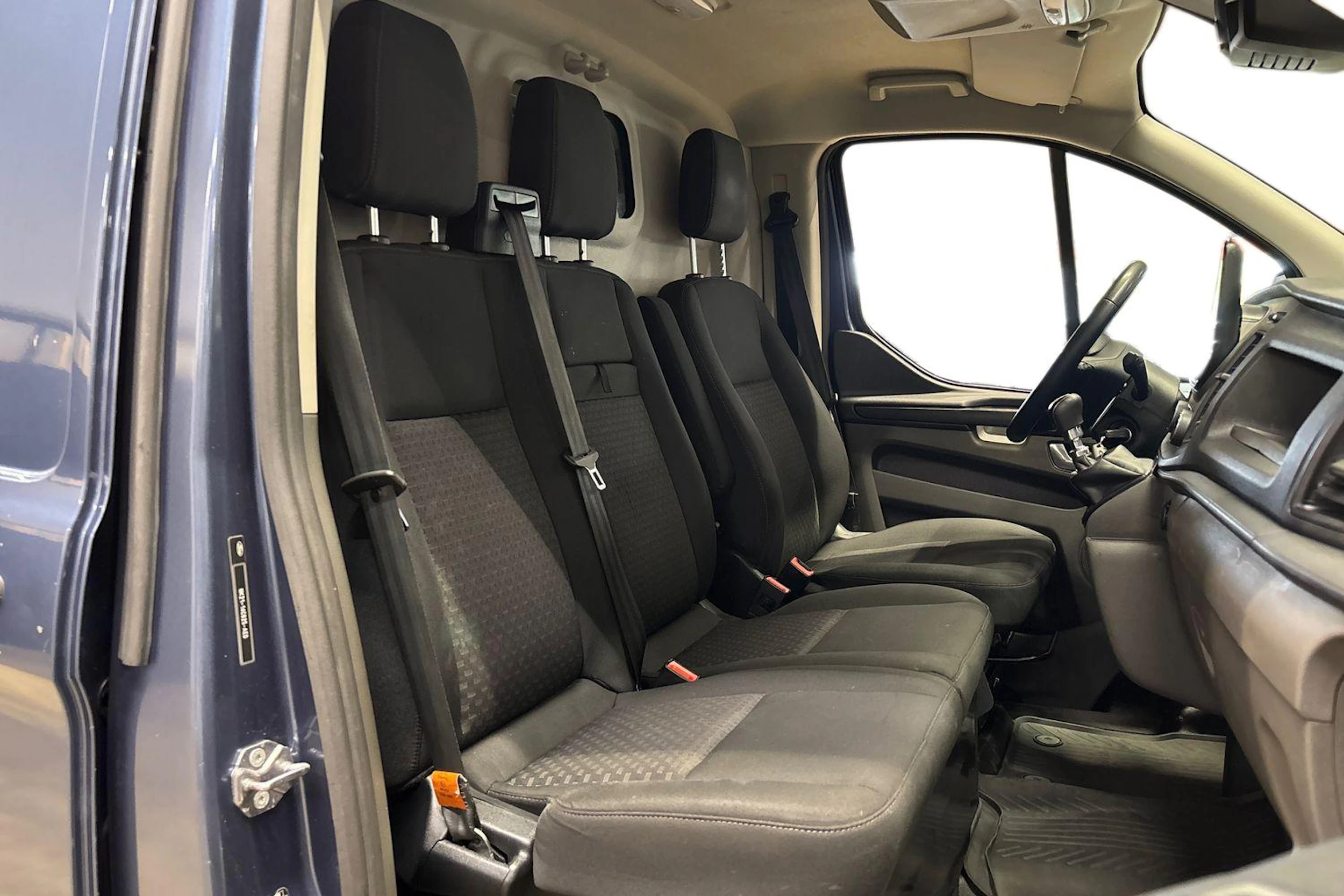 sininen Ford Transit Custom 2023 kuva 11.