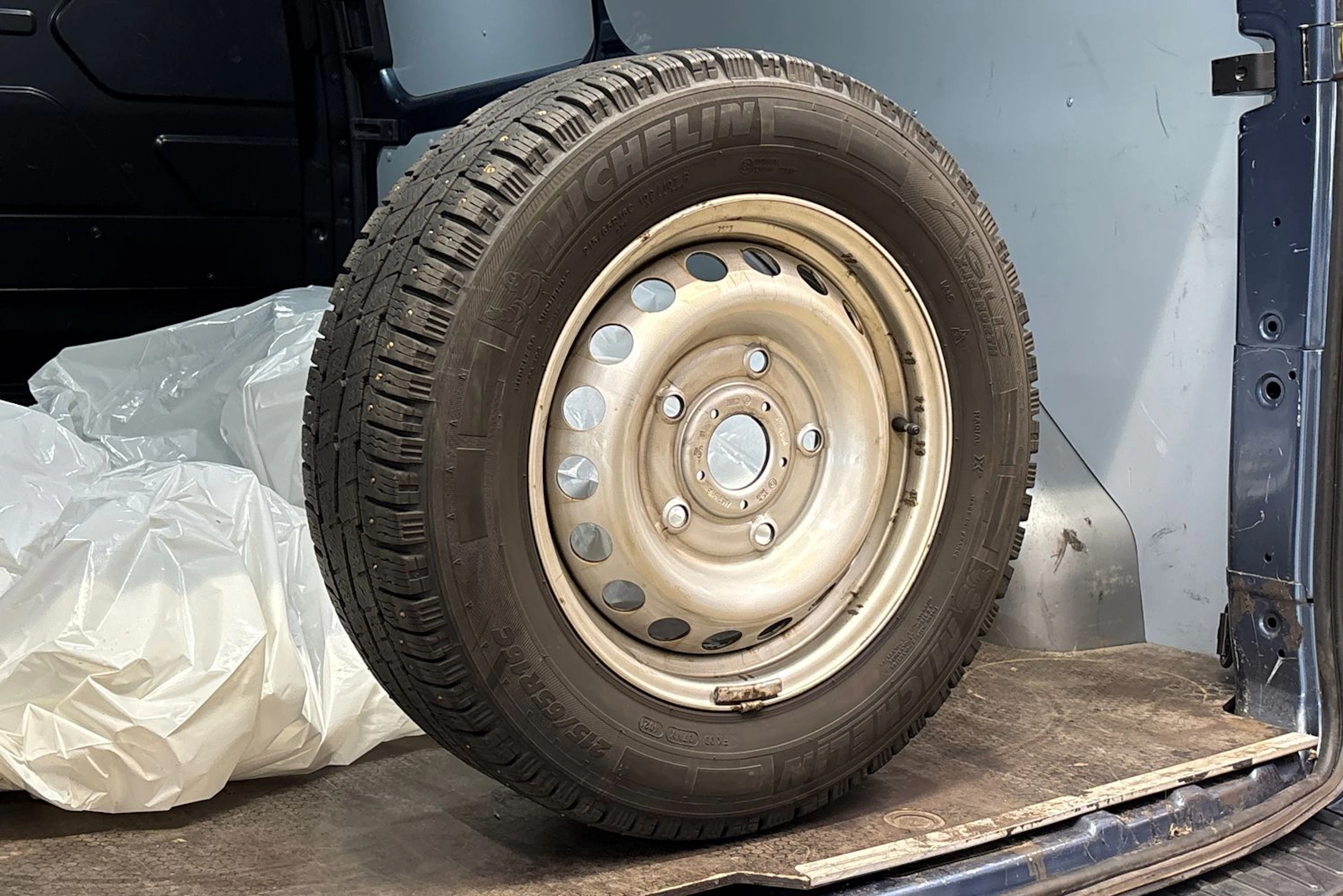 sininen Ford Transit Custom 2023 kuva 13.