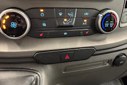 valkoinen Ford Transit Custom 2023 kuva 15.