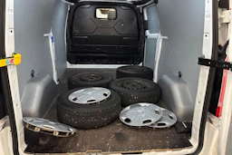 valkoinen Ford Transit Custom 2023 kuva 24.