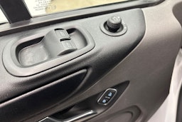 Valkoinen Ford Transit Custom 2023 kuva 13.