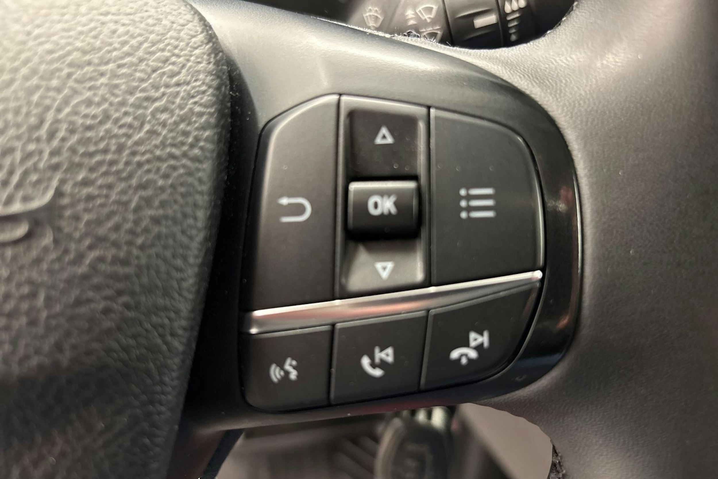 Valkoinen Ford Transit Custom 2023 kuva 16.