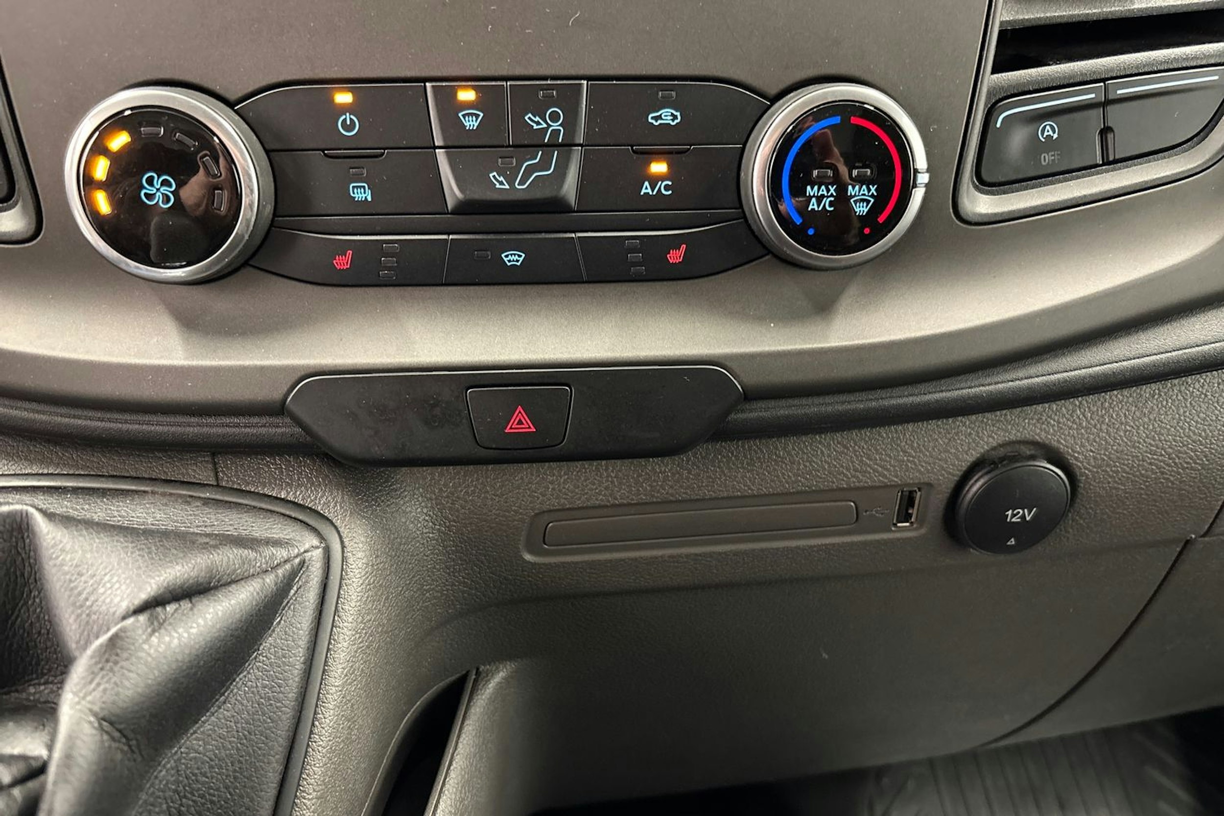 Valkoinen Ford Transit Custom 2023 kuva 18.