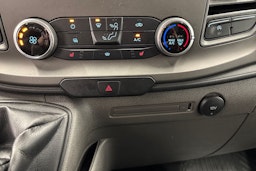 Valkoinen Ford Transit Custom 2023 kuva 18.