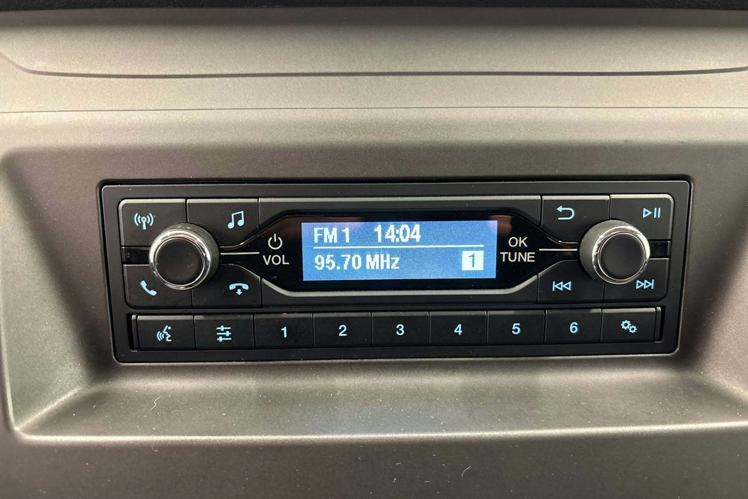 Valkoinen Ford Transit Custom 2023 kuva 19.