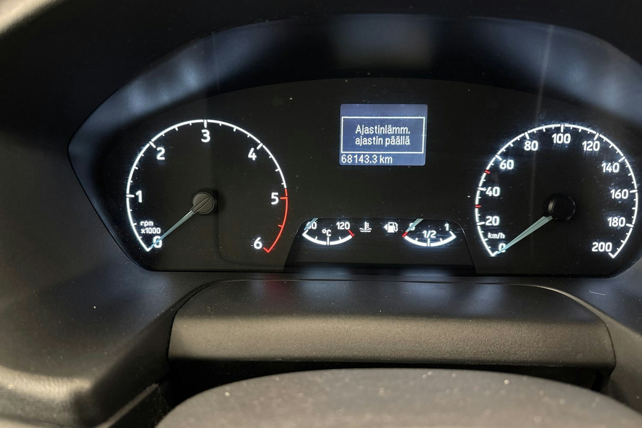 Valkoinen Ford Transit Custom 2023 kuva 21.