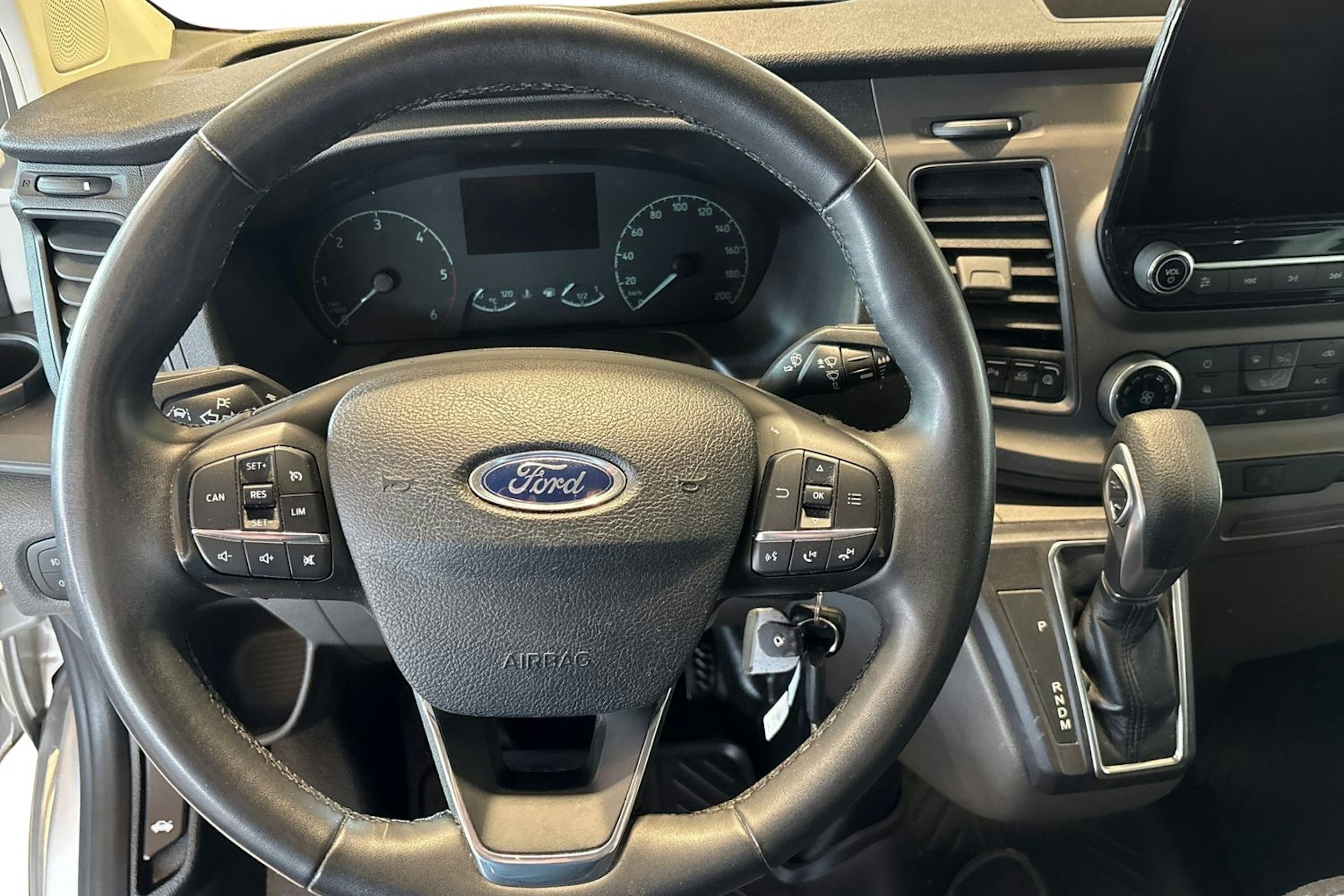 Harmaa Ford Transit Custom 2023 kuva 9.