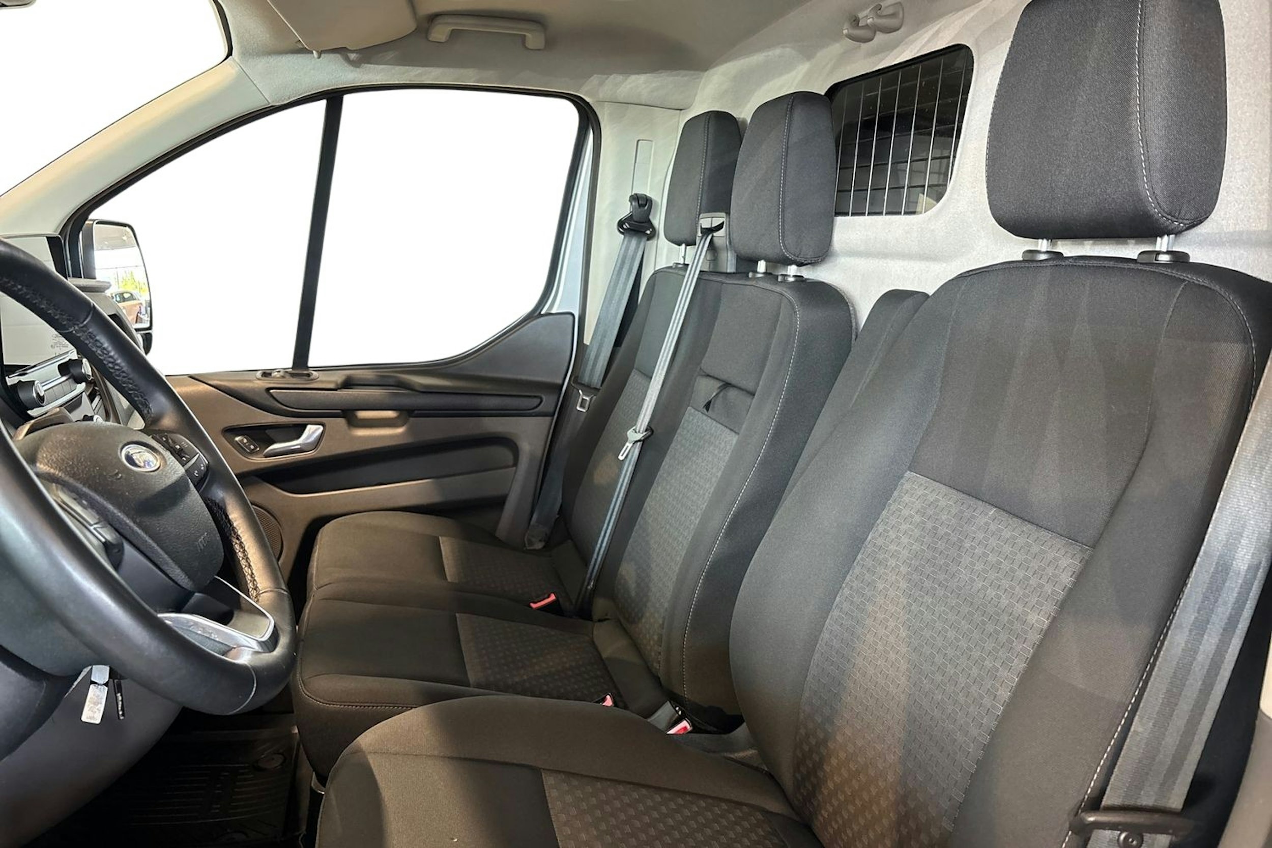 Harmaa Ford Transit Custom 2023 kuva 10.